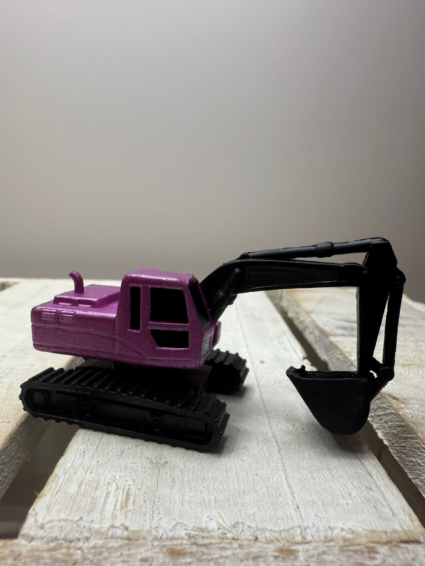 Mini Digger Excavator Truck Figurine – 2 Inch Realistic Construction Toy for Kids, Speech Therapy, Sensory Bins, Montessori Play Object