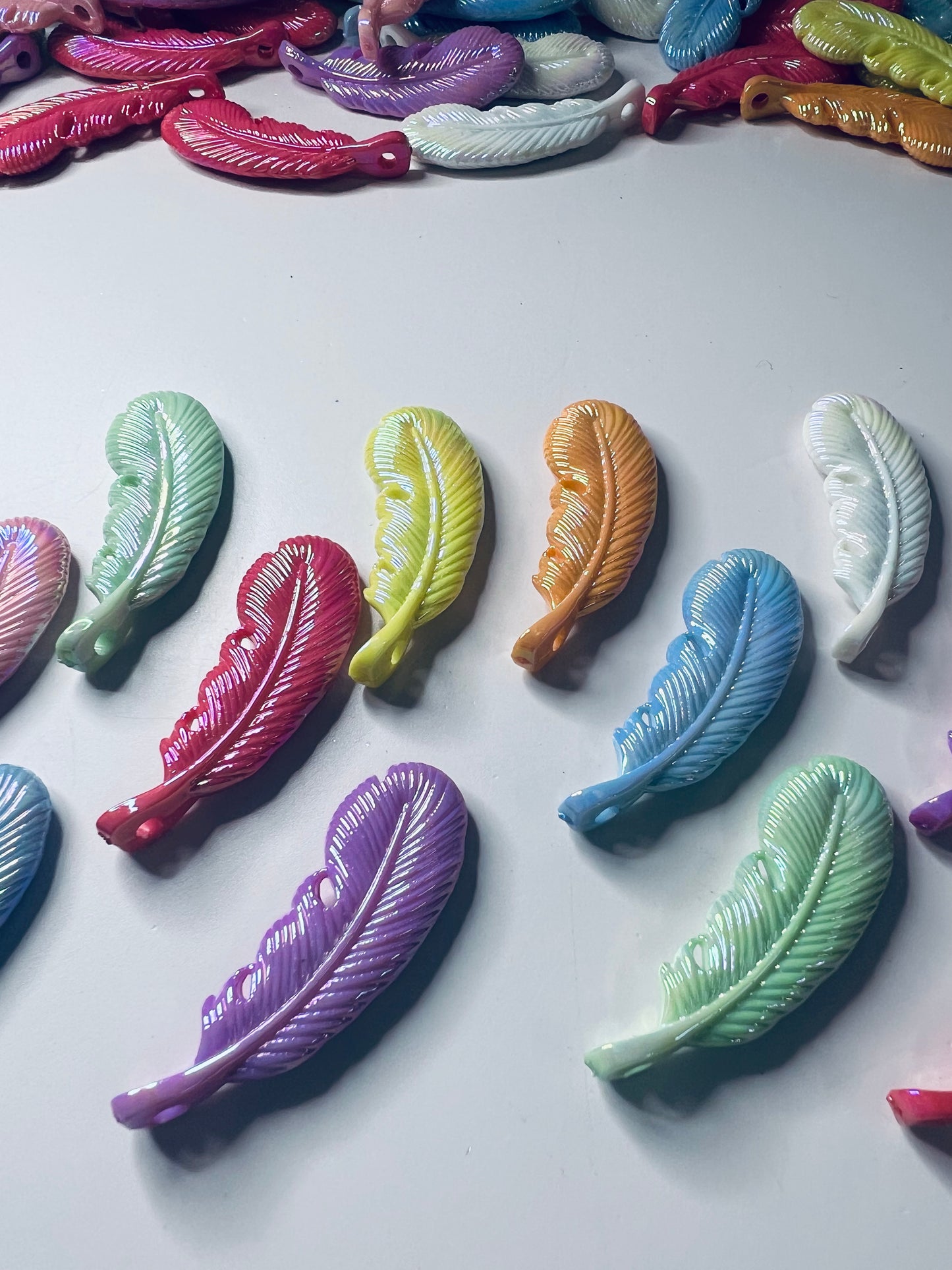 Miniature Feather Trinket Acrylic Feather Charm Speech Therapy Mini Objects Voiced TH Sound