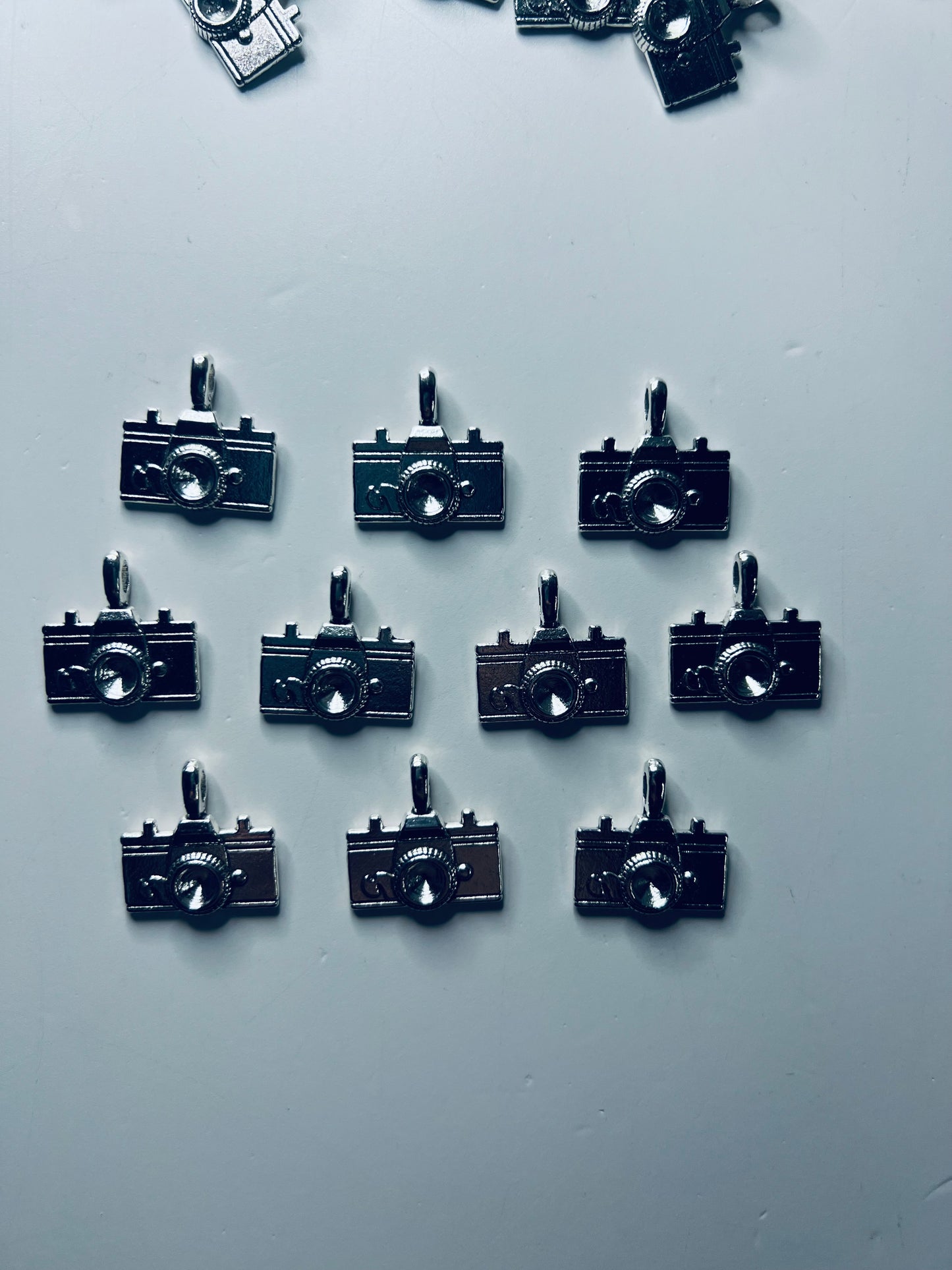 Cámara en miniatura baratija terapia del habla mini objetos fotografía baratijas montessori objetos de lenguaje plata cámara encanto