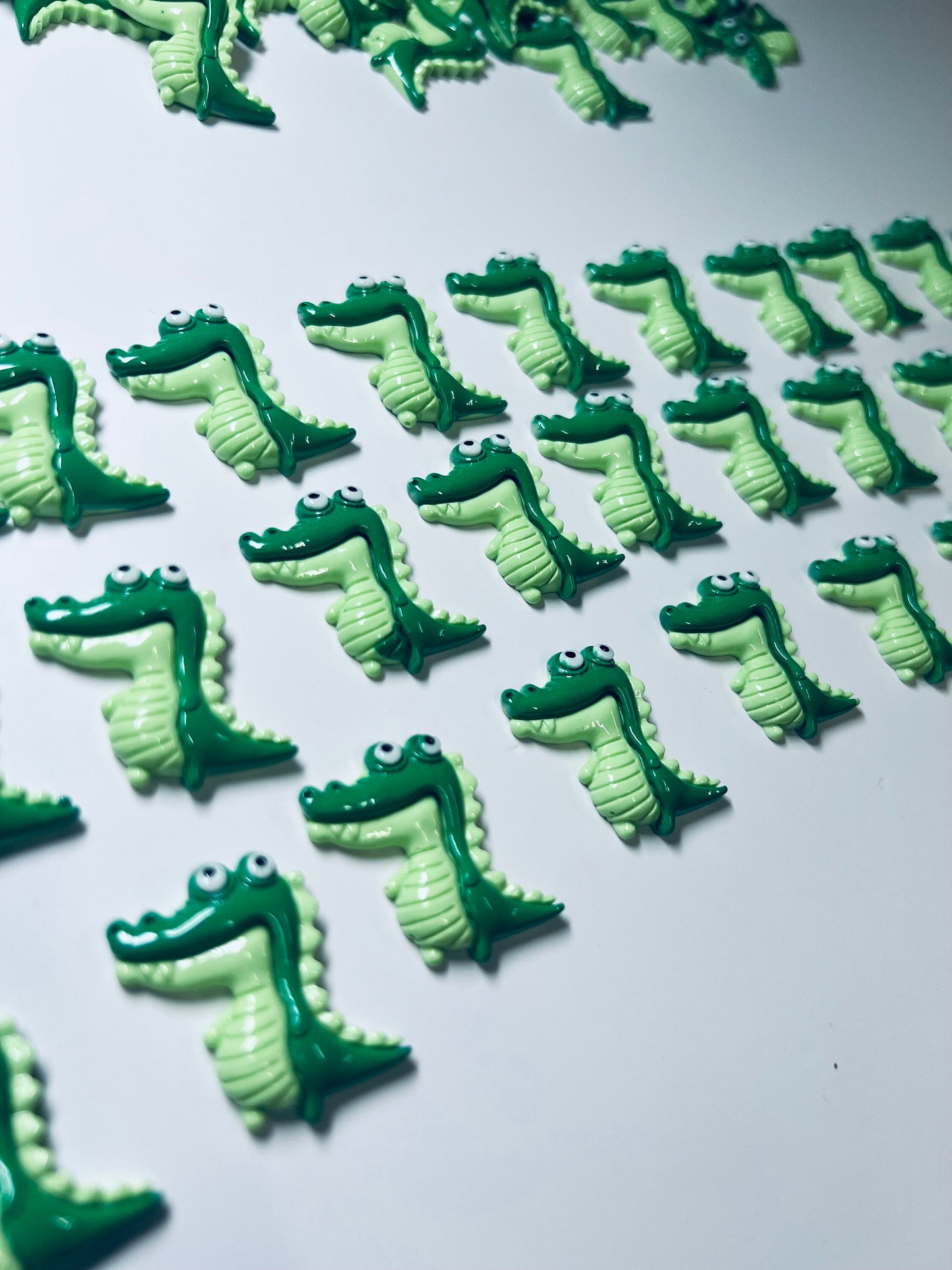 ALLIGATOR Baratija-Terapia del habla Mini Objetos-Safari Objetos Temáticos-Baratijas de Animales-Doodads- Mini Objeto de Cocodrilo -Baratija de Cocodrilo