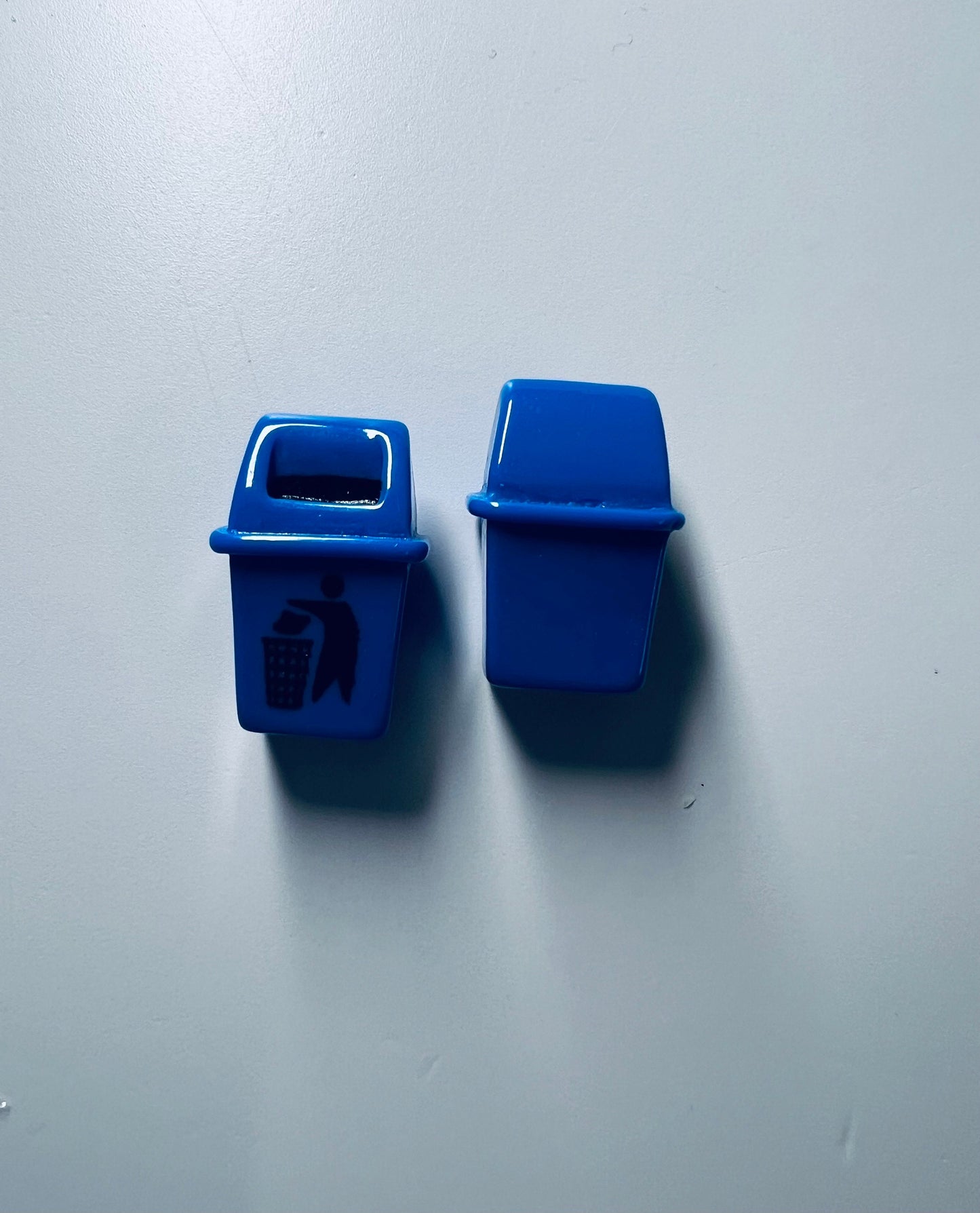 Mini RECYCLE Baratija-Casa de muñecas Reciclar Miniatura-Papelera Mini Objeto-Ocupación Tema Objetos-Terapia del habla Mini Objetos-