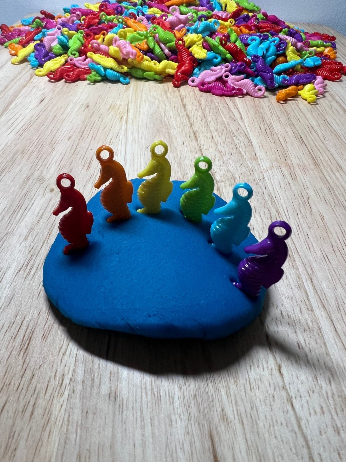 Mini SEAHORSE - I Spy Trinkets - Ocean Theme Objects - Mini Acrylic Seahorse - Seahorse Charms - Minis for Speech Therapy - Sound Objects Montessori - Speech and Smile