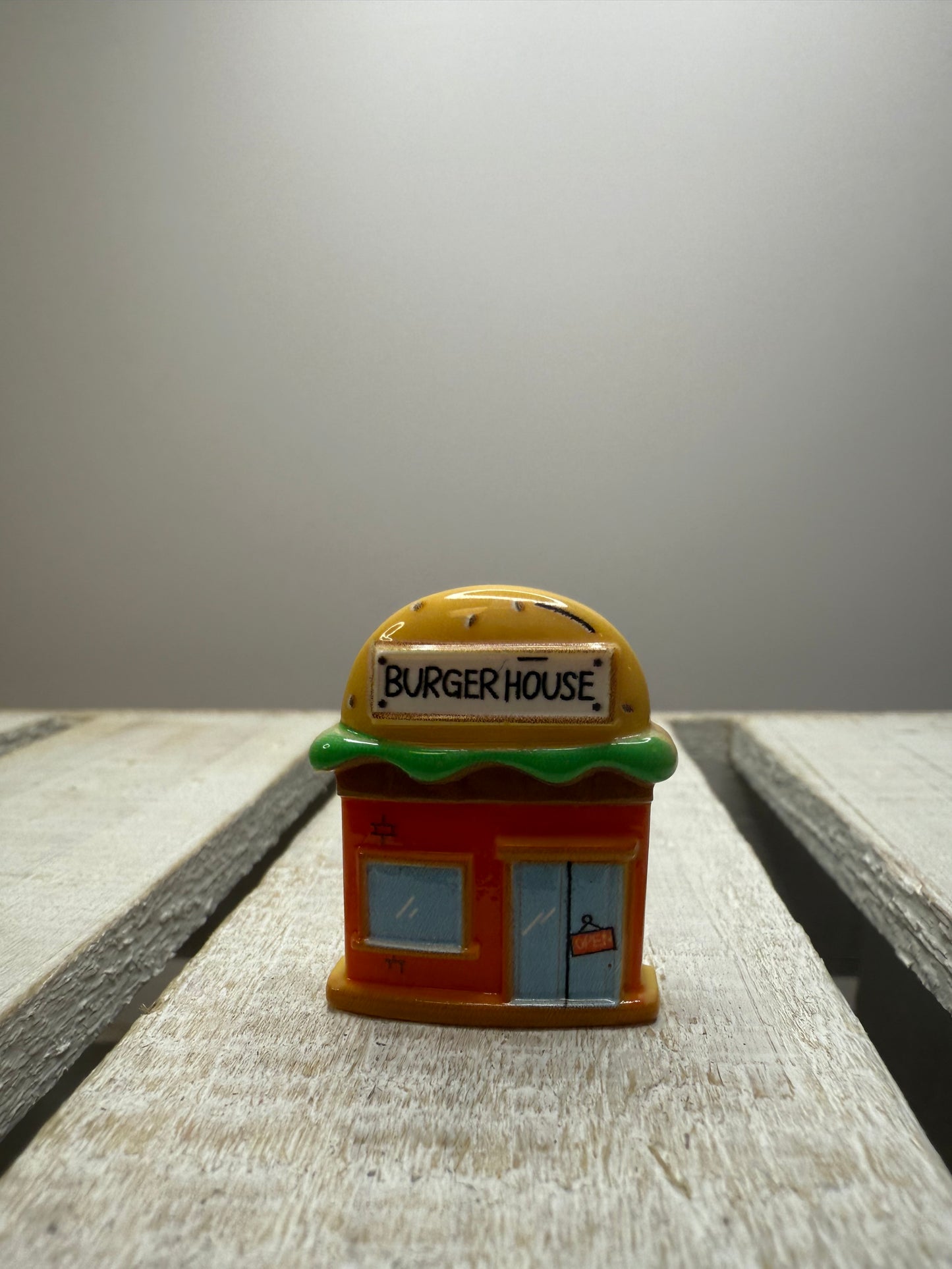 Say & Play Mini BURGER HOUSE – Speech Therapy Mini Object | Alphabet & Community Trinket | Montessori Doodad for Language Play