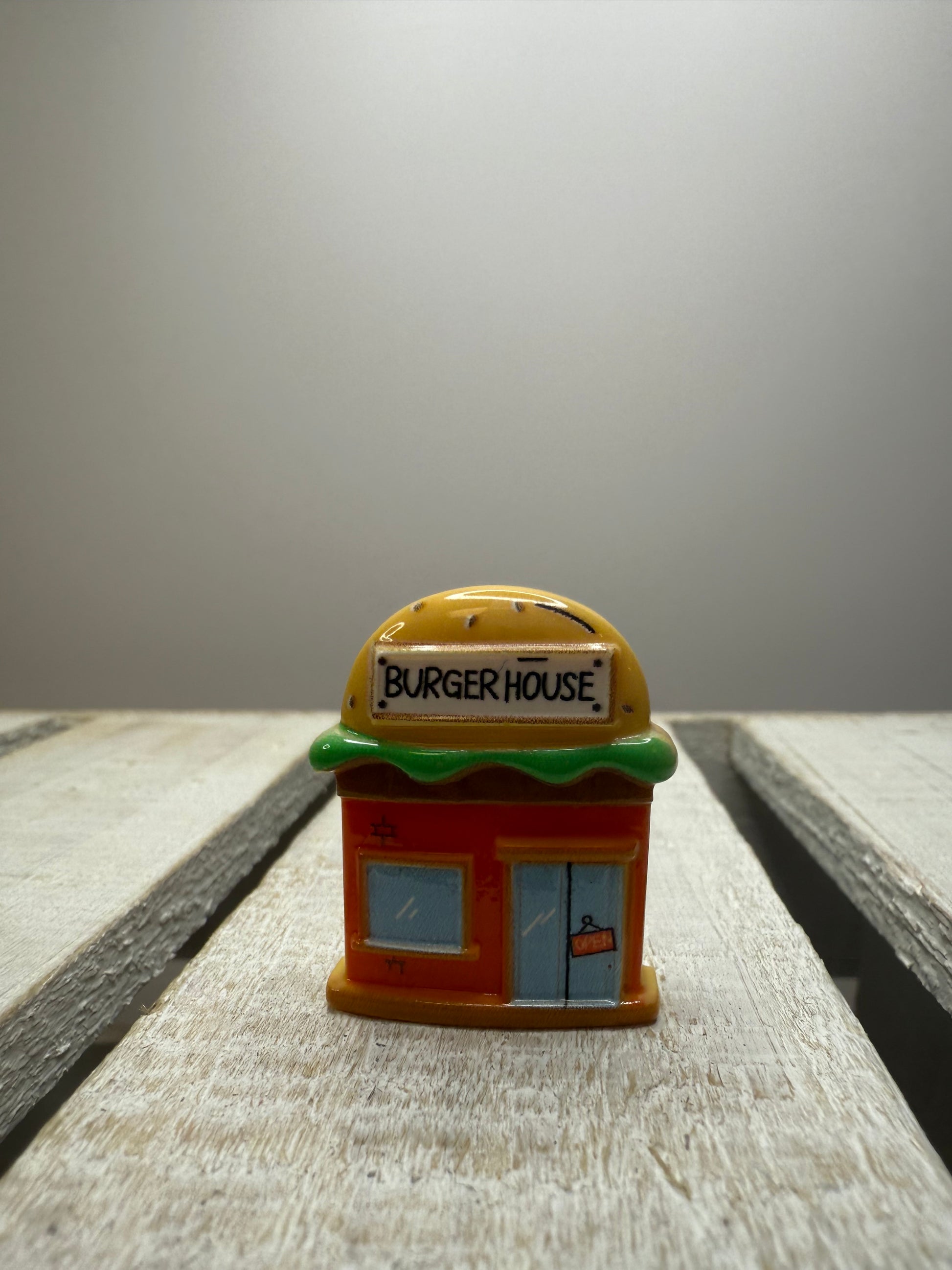 Say & Play Mini BURGER HOUSE – Speech Therapy Mini Object | Alphabet & Community Trinket | Montessori Doodad for Language Play