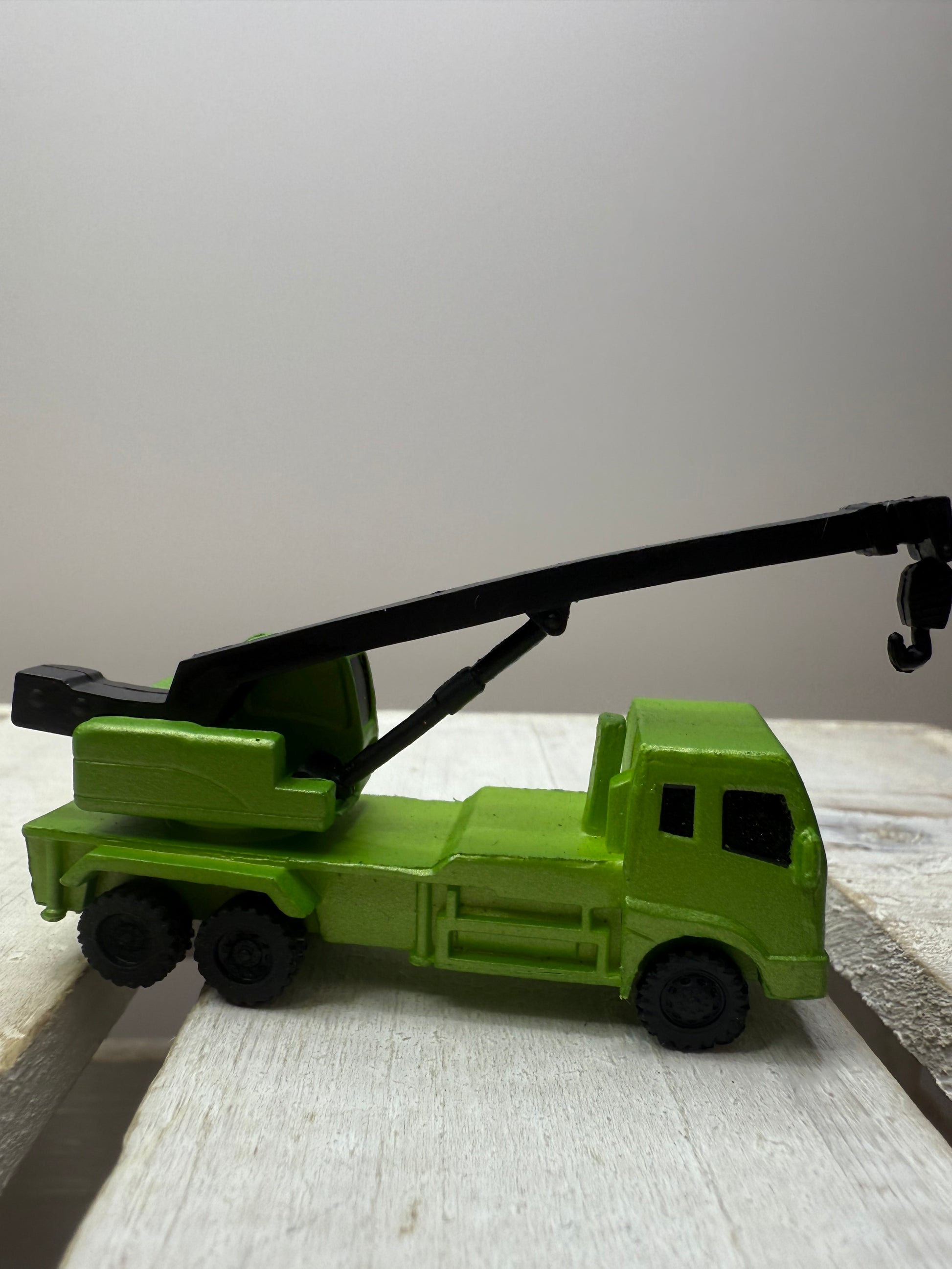 Mini Crane Truck Figurine – 2 Inch Realistic Construction Toy for Kids, Speech Therapy, Sensory Bins, Montessori Play Object