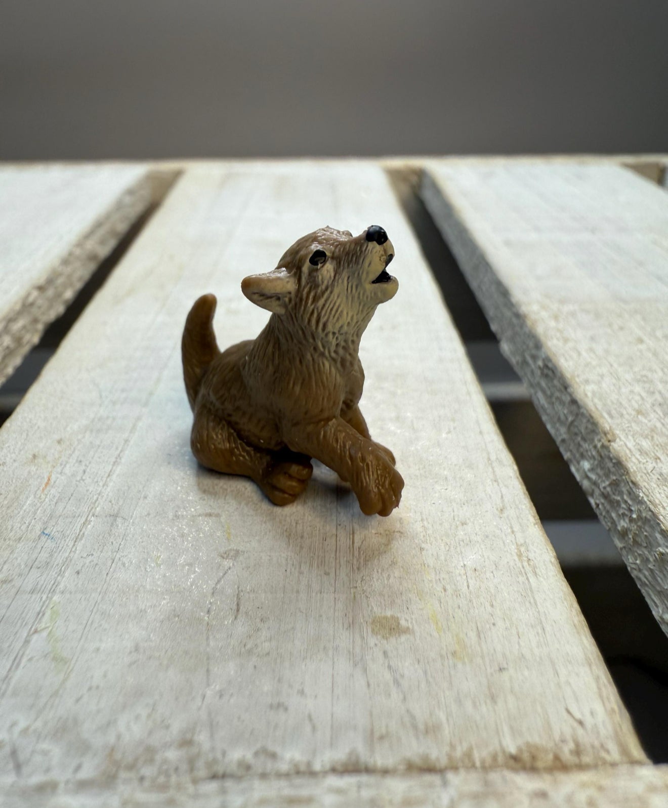 Miniature Wolf Figurine – Tiny Animal for Dollhouse, Fairy Garden, Terrarium, Diorama, Safari Zoo Decor, Forest Minis For Speech Therapy