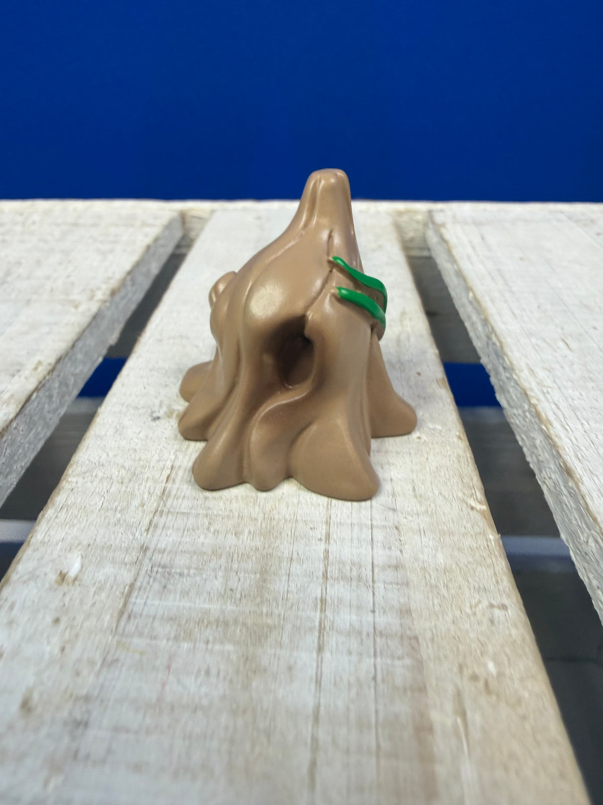 Hollow Tree Stump Mini Figurine – Resin Mini Object for Forest, Woodland & Fairy Play