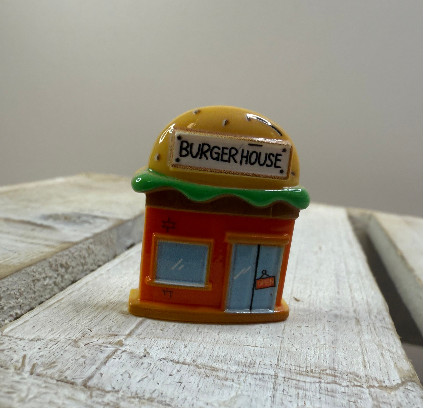 Say & Play Mini BURGER HOUSE – Speech Therapy Mini Object | Alphabet & Community Trinket | Montessori Doodad for Language Play