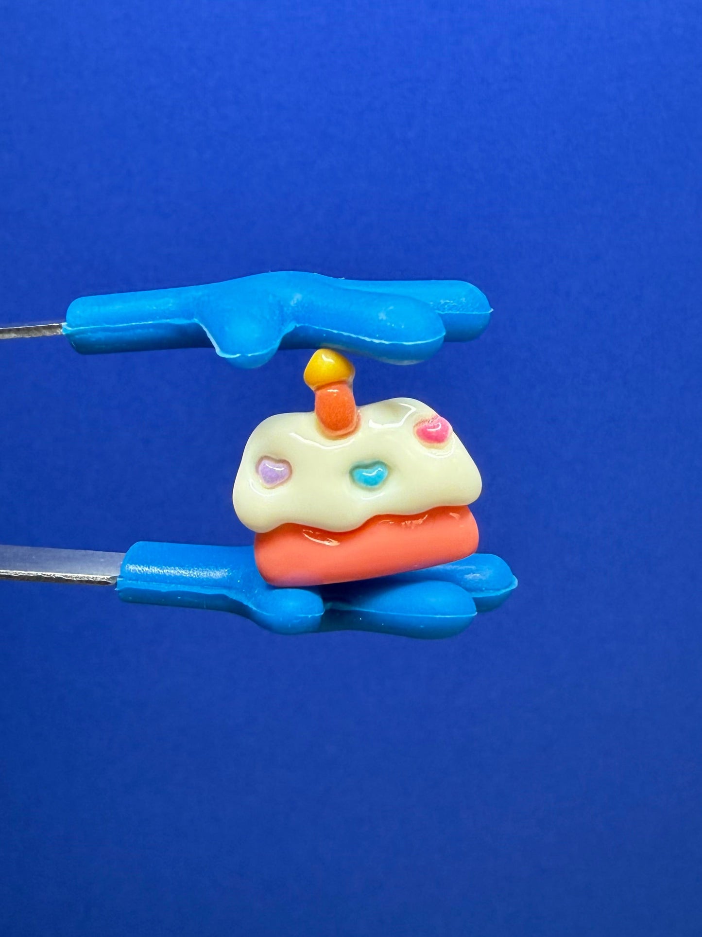 Baratija de pastel de cumpleaños en miniatura - Pastel de cumpleaños de casa de muñecas - Objeto de baratijas para hornear - Mini objetos - Baratijas - Minis para logopedia