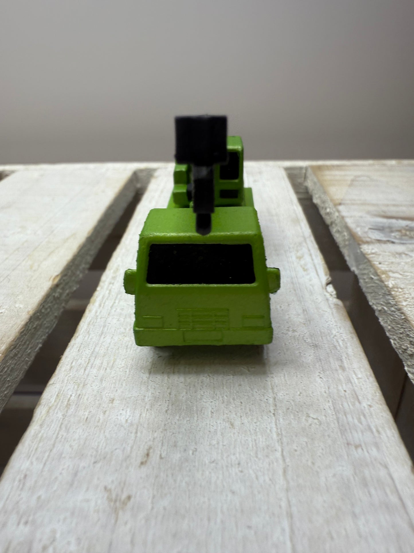 Mini Crane Truck Figurine – 2 Inch Realistic Construction Toy for Kids, Speech Therapy, Sensory Bins, Montessori Play Object