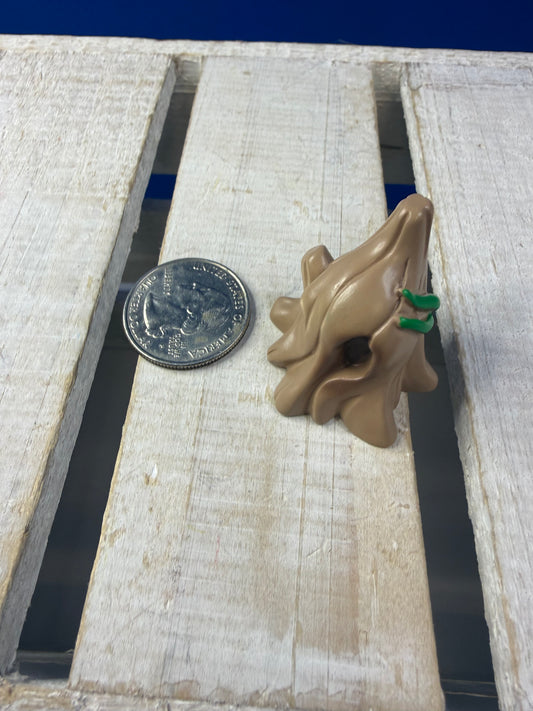 Hollow Tree Stump Mini Figurine – Resin Mini Object for Forest, Woodland & Fairy Play