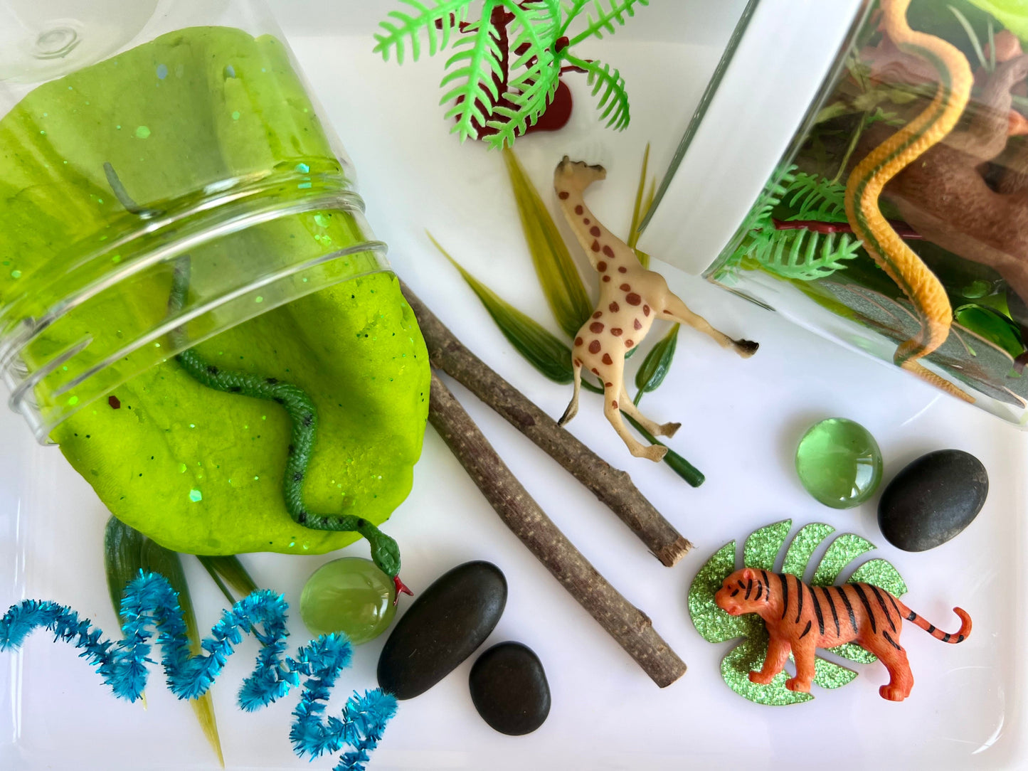 Jungle Theme Minis and Safari Animals Playdough Kit
