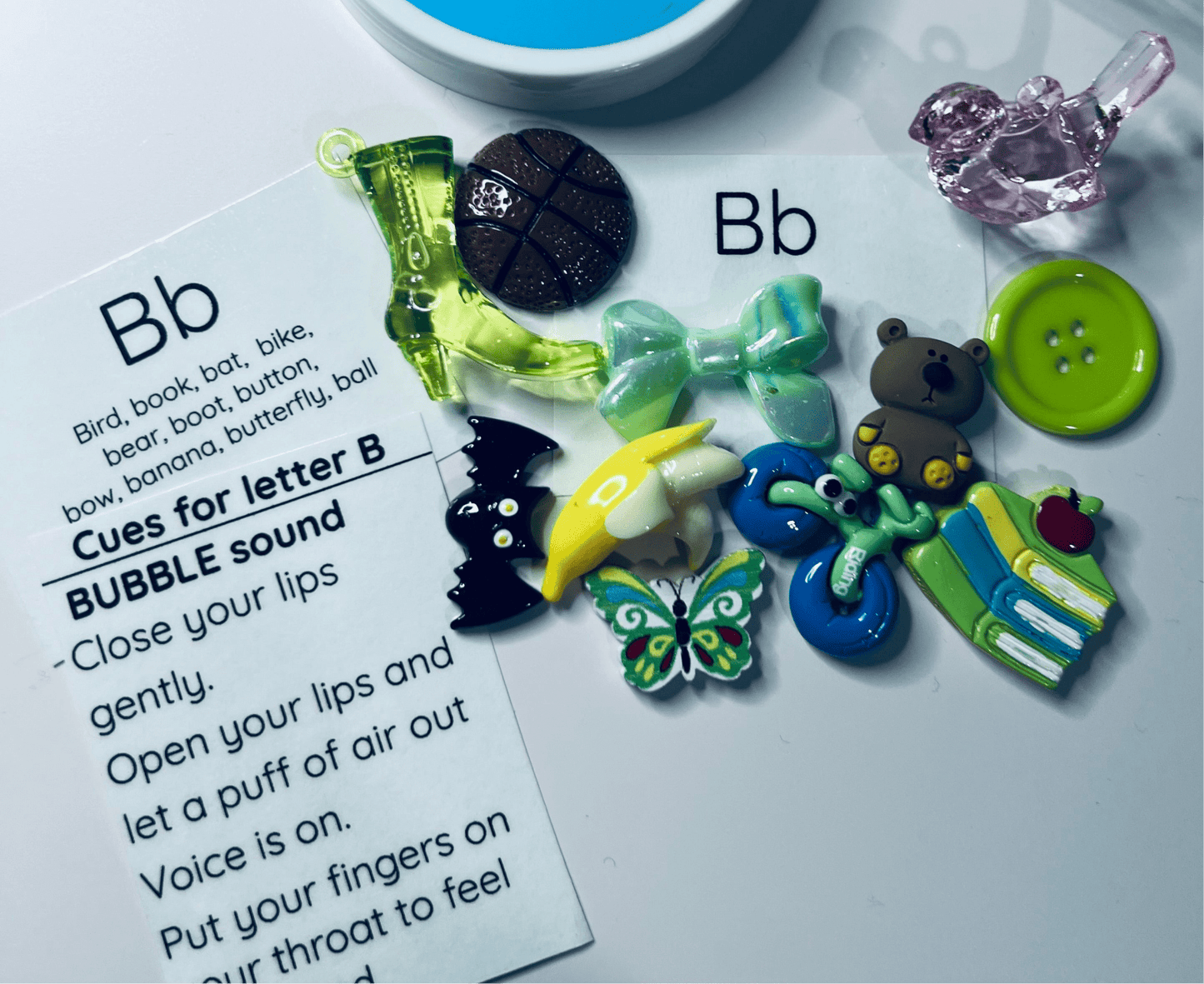 Alphabet Mini Objects Set in Jars – 7 Per Letter | Beginning Sounds Set | Montessori Sound Tubs | Speech Therapy Tools | Classroom Alphabet - Speech and Smile