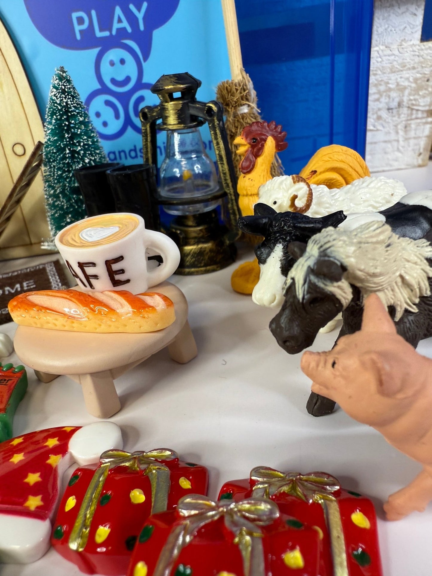 DREAM SNOW Story kit with mini objects Say and Play book Gift for Kids Speech Therapy Mini Objects Christmas Book - Speech and Smile