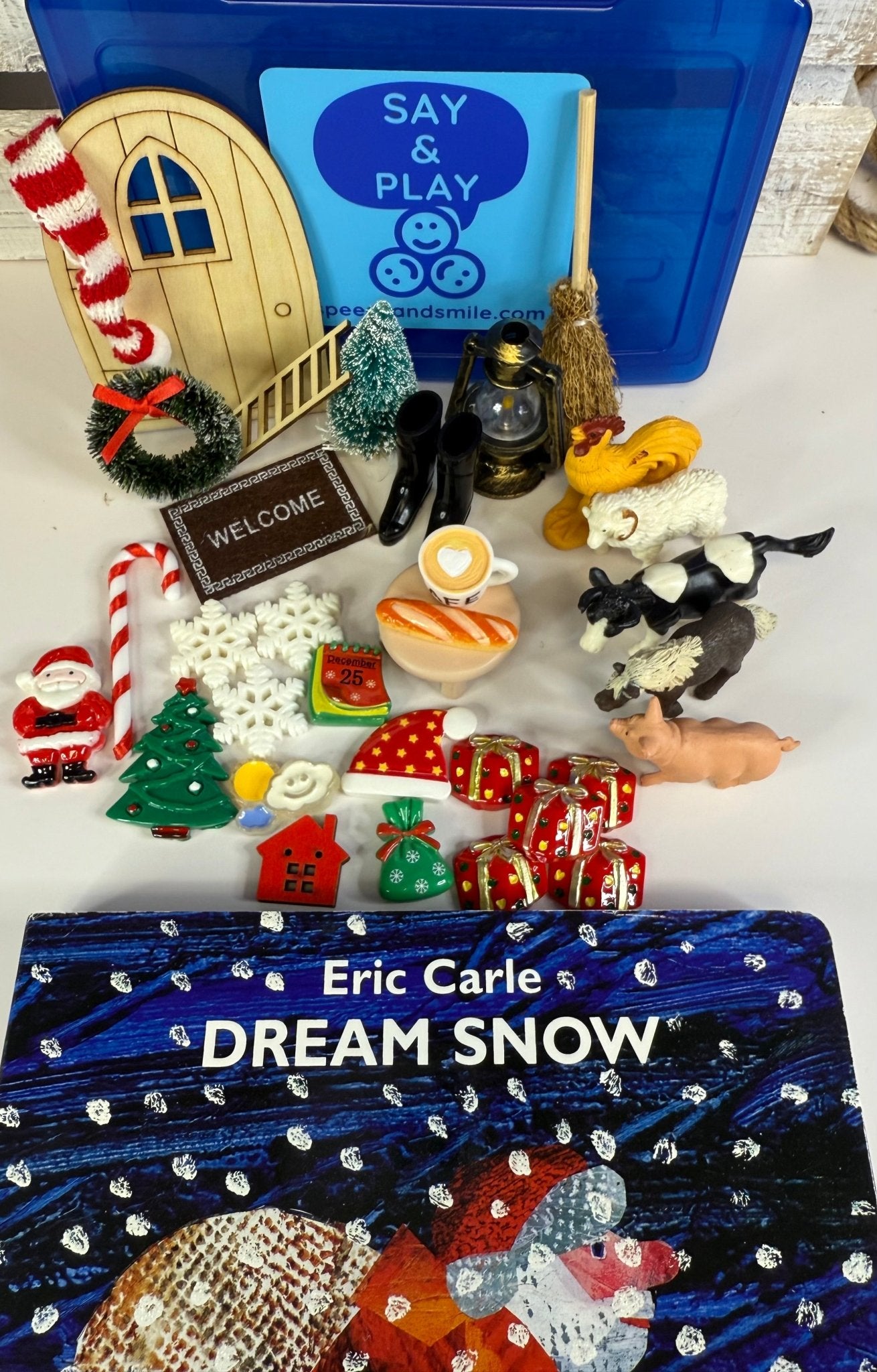 DREAM SNOW Story kit with mini objects Say and Play book Gift for Kids Speech Therapy Mini Objects Christmas Book - Speech and Smile