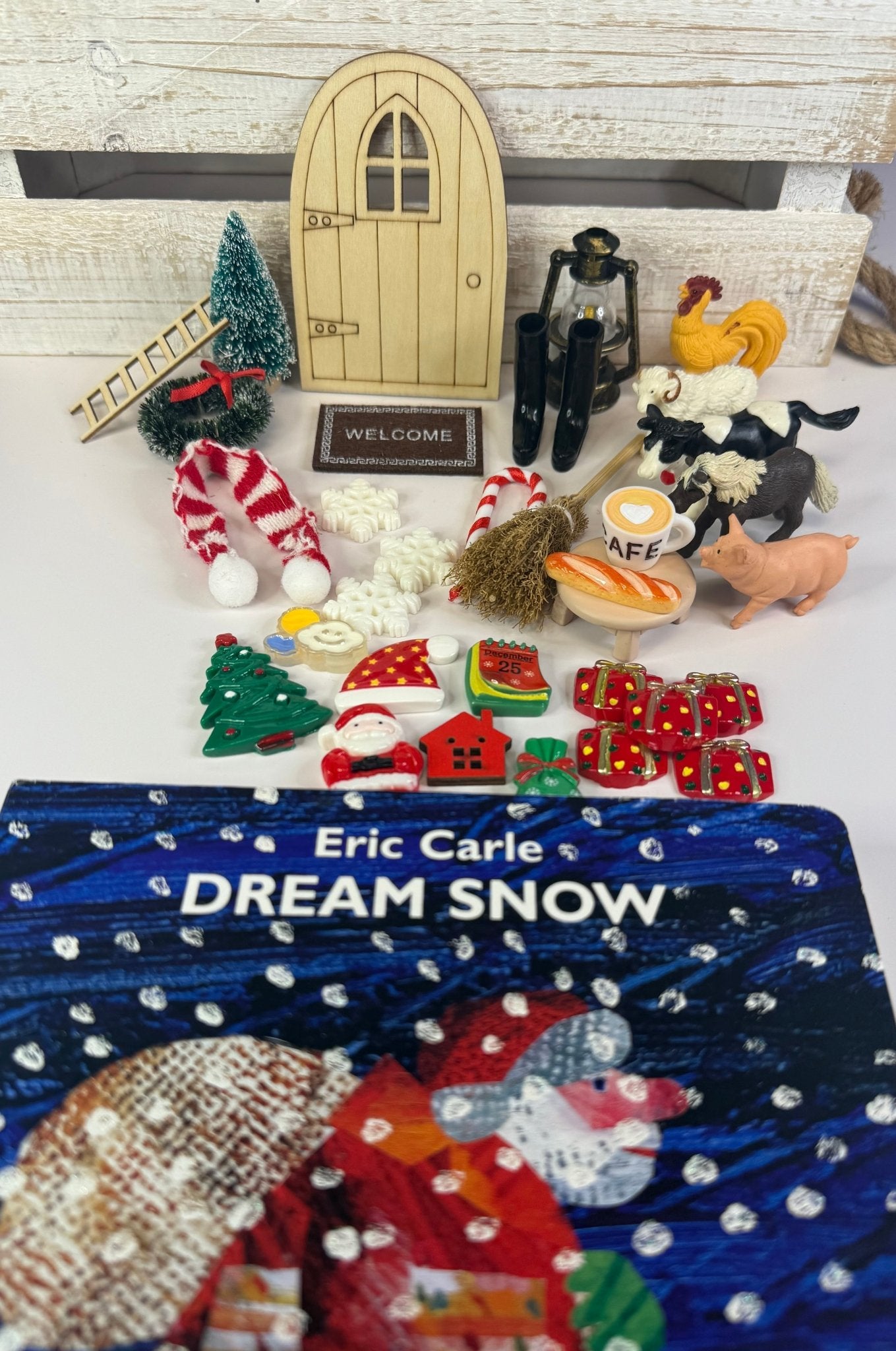 DREAM SNOW Story kit with mini objects Say and Play book Gift for Kids Speech Therapy Mini Objects Christmas Book - Speech and Smile