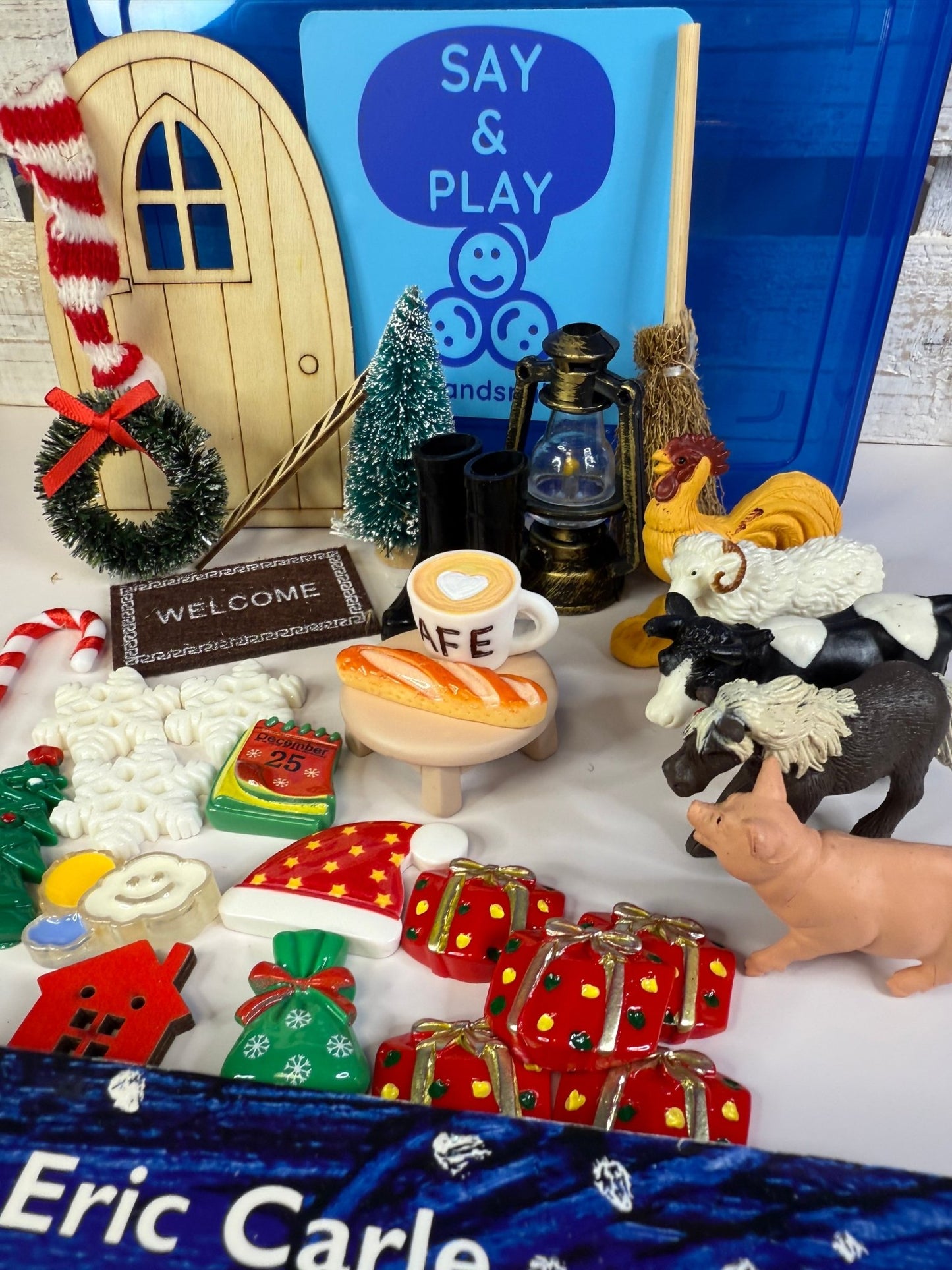 DREAM SNOW Story kit with mini objects Say and Play book Gift for Kids Speech Therapy Mini Objects Christmas Book - Speech and Smile