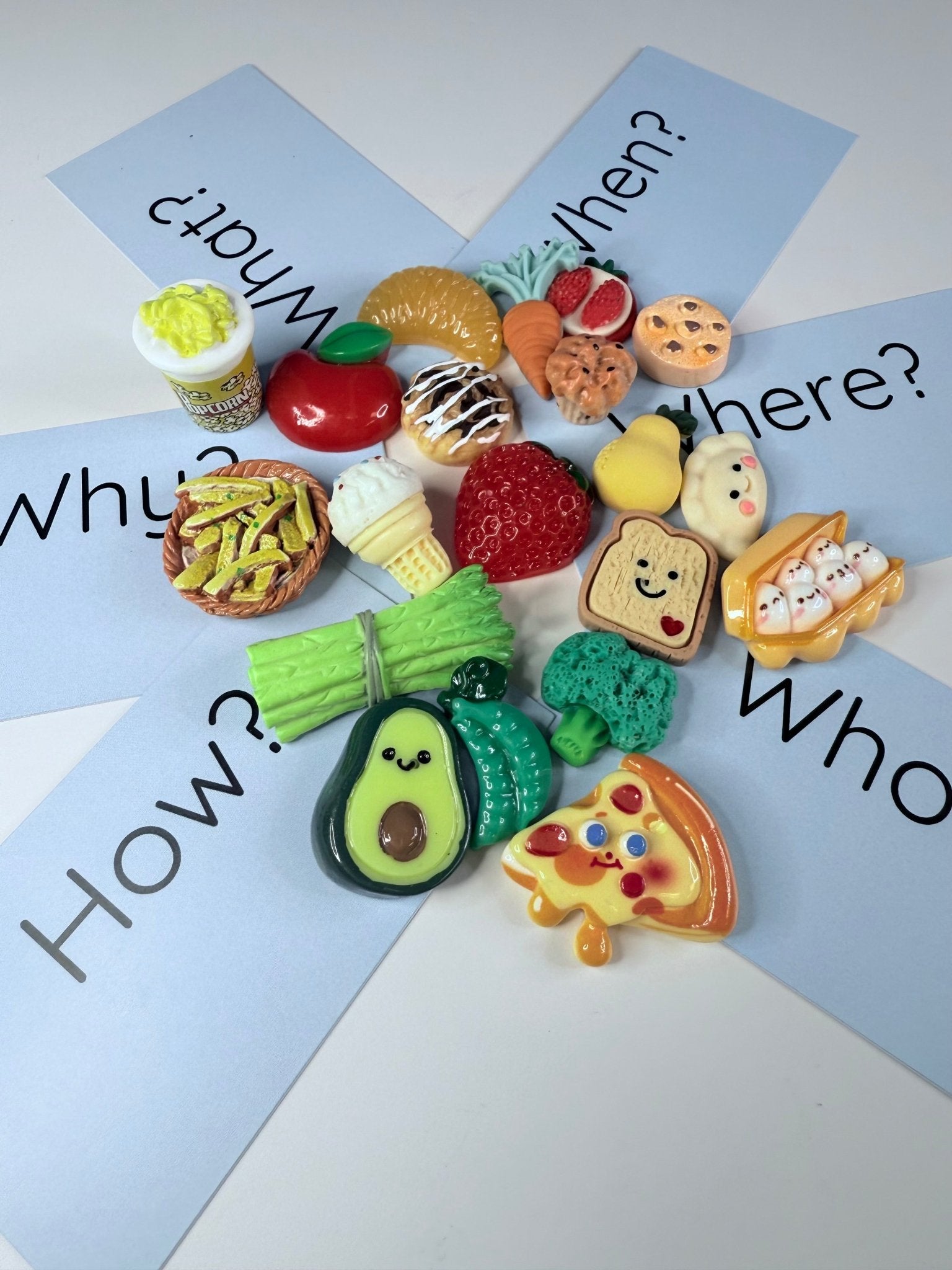 FOOD Mini Objects with Question Cards - Theme Trinkets Speech Therapy - Speech and Smile
