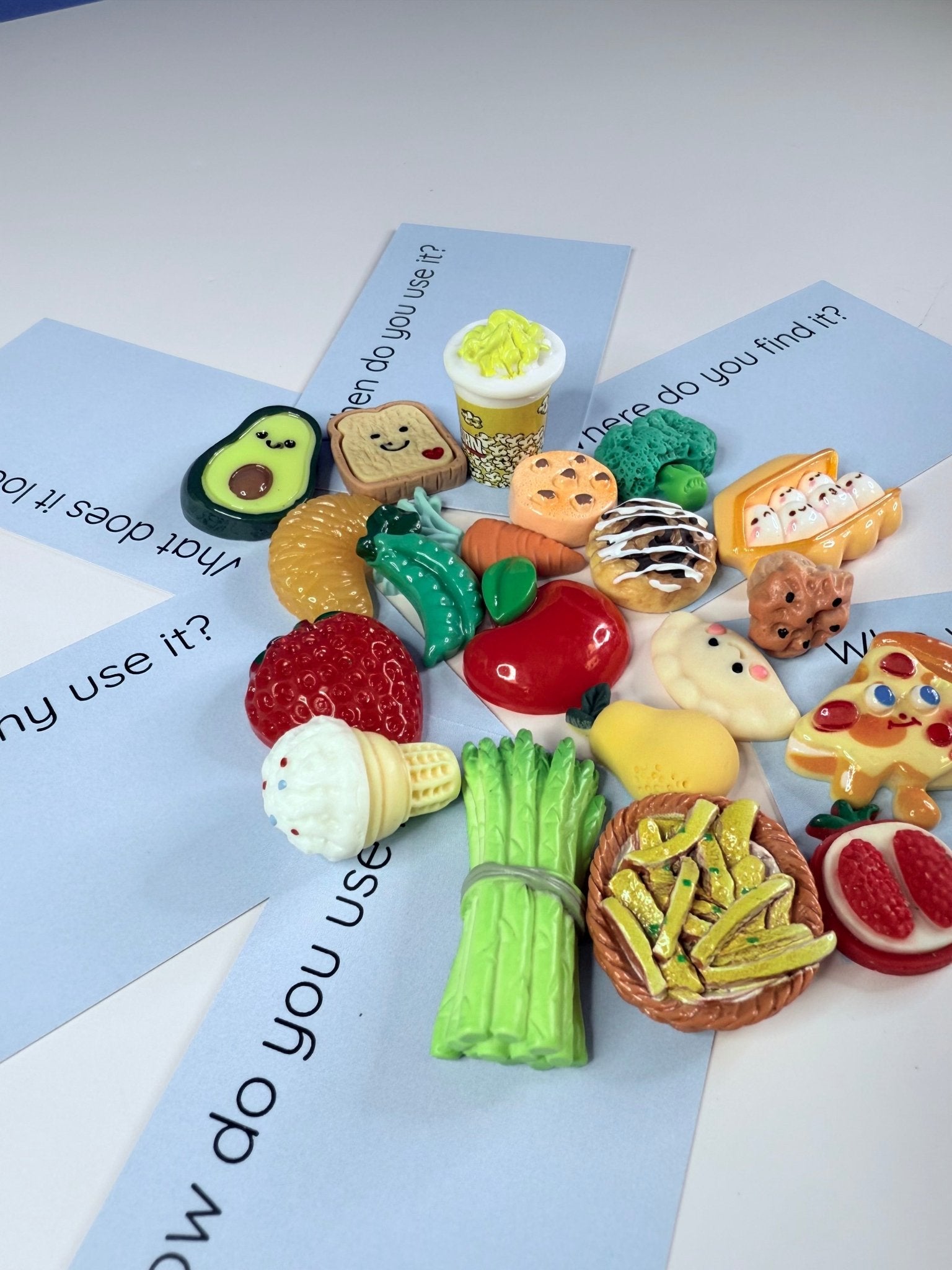 FOOD Mini Objects with Question Cards - Theme Trinkets Speech Therapy - Speech and Smile