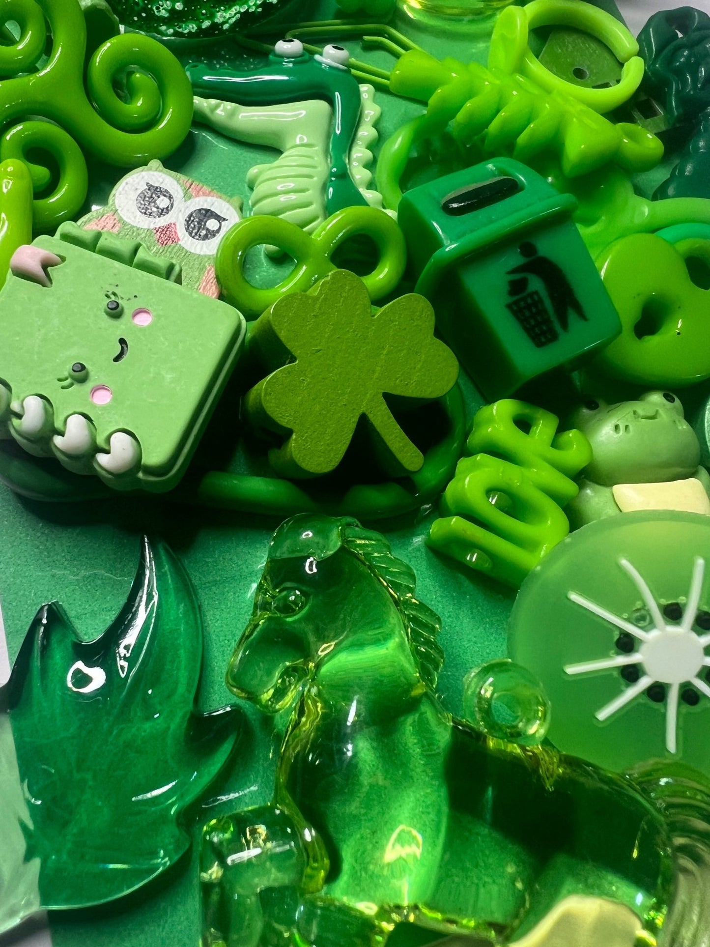 GREEN Color Sort Trinkets By Color with Card Sorting Mini Objects Lear ...