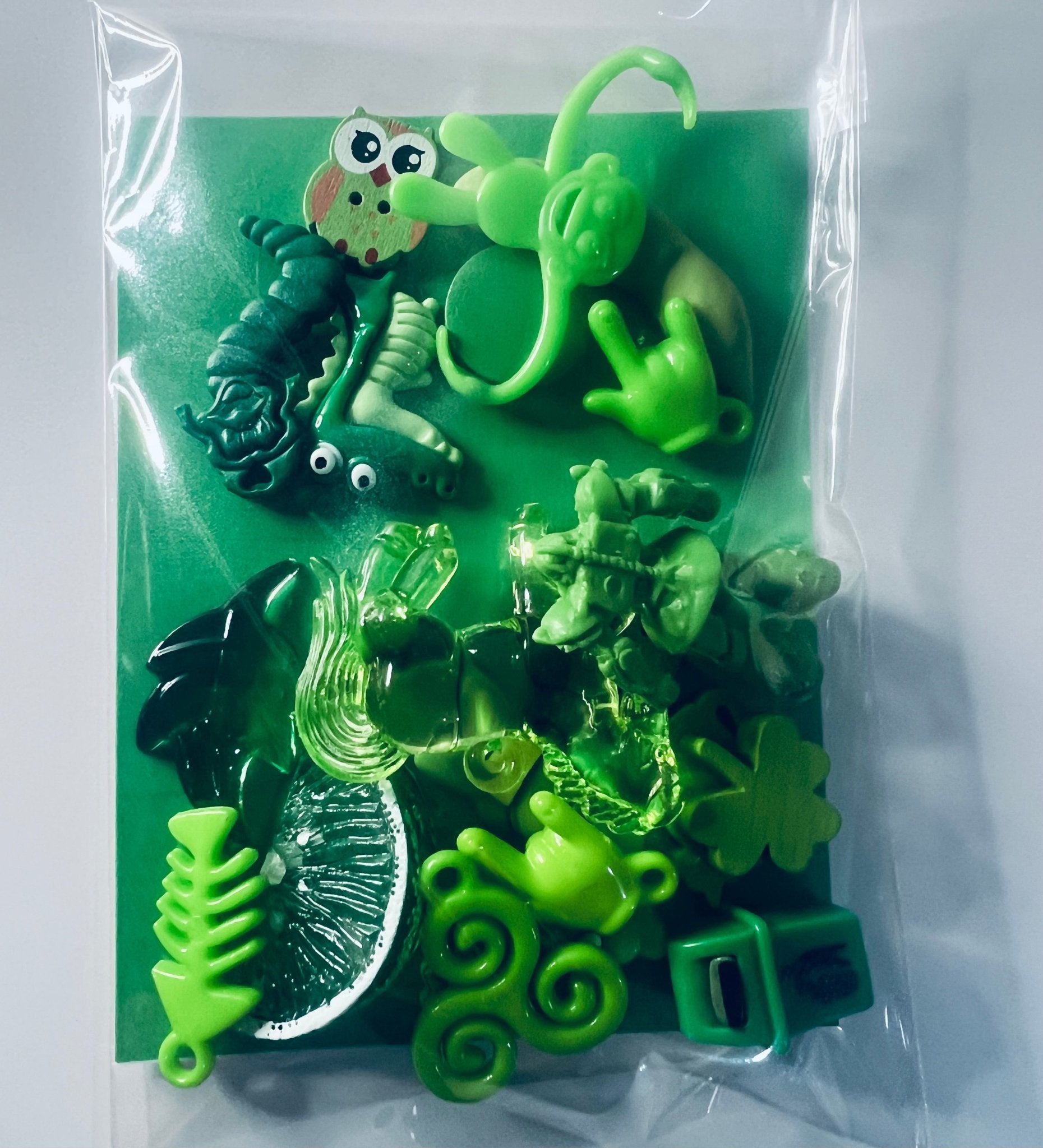 GREEN Color Sort Trinkets By Color with Card Sorting Mini Objects Lear ...