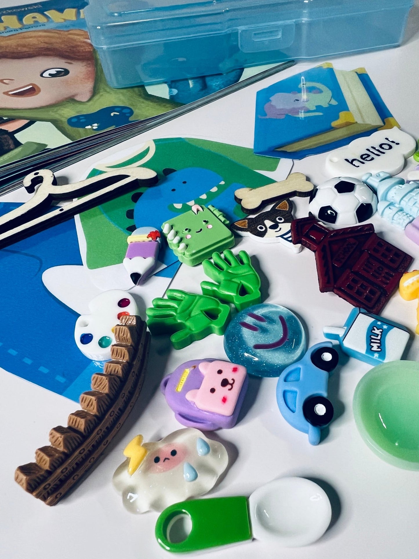 Happy Hands Book Story Kit – Mini Objects for Speech Therapy | Autism Sensory Tools | Classroom Literacy Kit - Speech and Smile