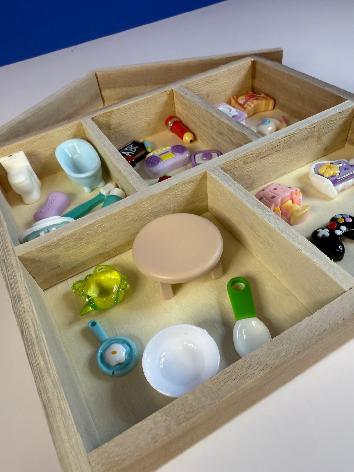 House Organizer Tray with Themed Mini Objects | Speech Therapy Sorting Activity | Play - Based Learning - Speech and Smile