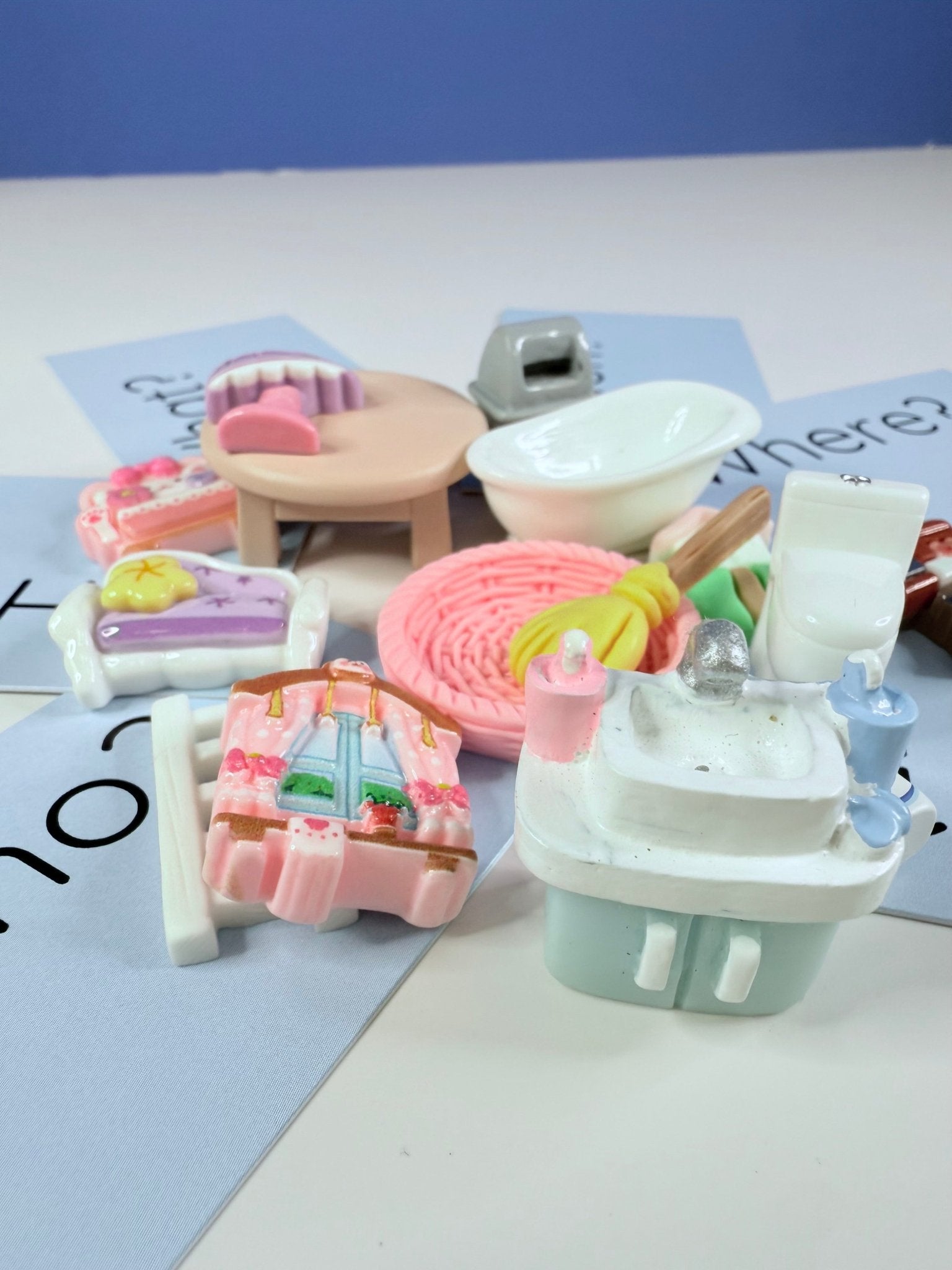 HOUSE theme Mini Objects with Question Cards - Theme Trinkets Speech Therapy - Speech and Smile