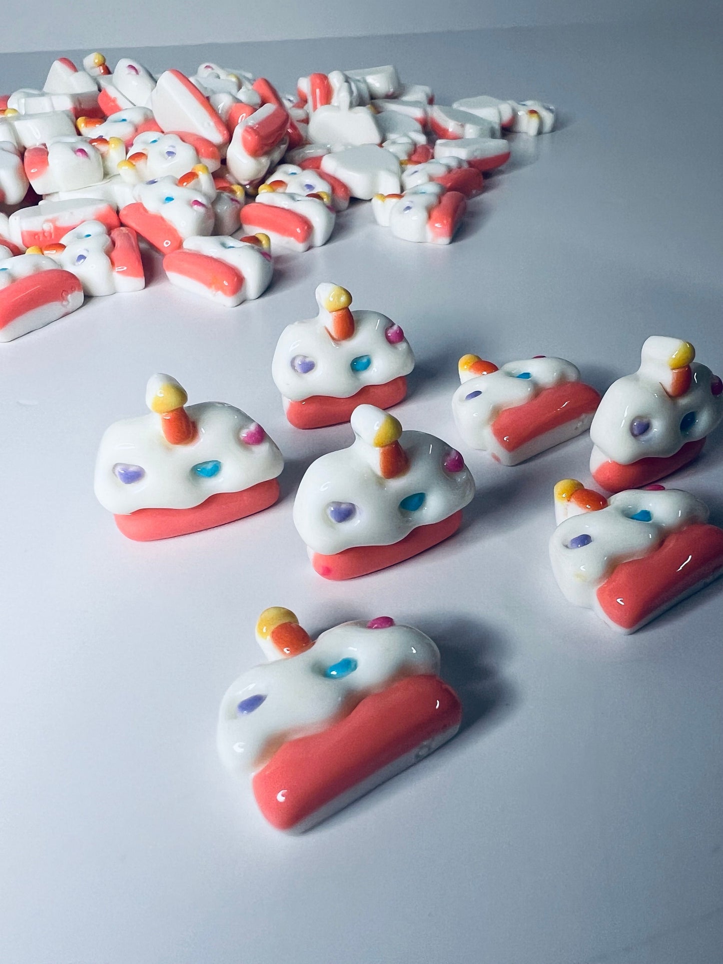 Baratija de pastel de cumpleaños en miniatura - Pastel de cumpleaños de casa de muñecas - Objeto de baratijas para hornear - Mini objetos - Baratijas - Minis para logopedia