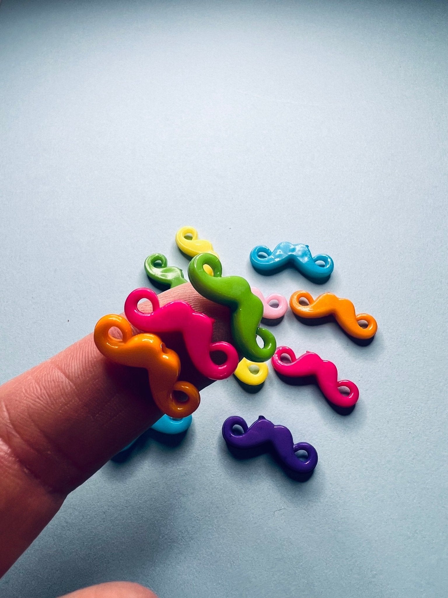 MICRO Miniature Mustache Minis - Bag of 5/10 Mini Mustache - I Spy Objects - Mini Objects Speech Therapy - Speech and Smile