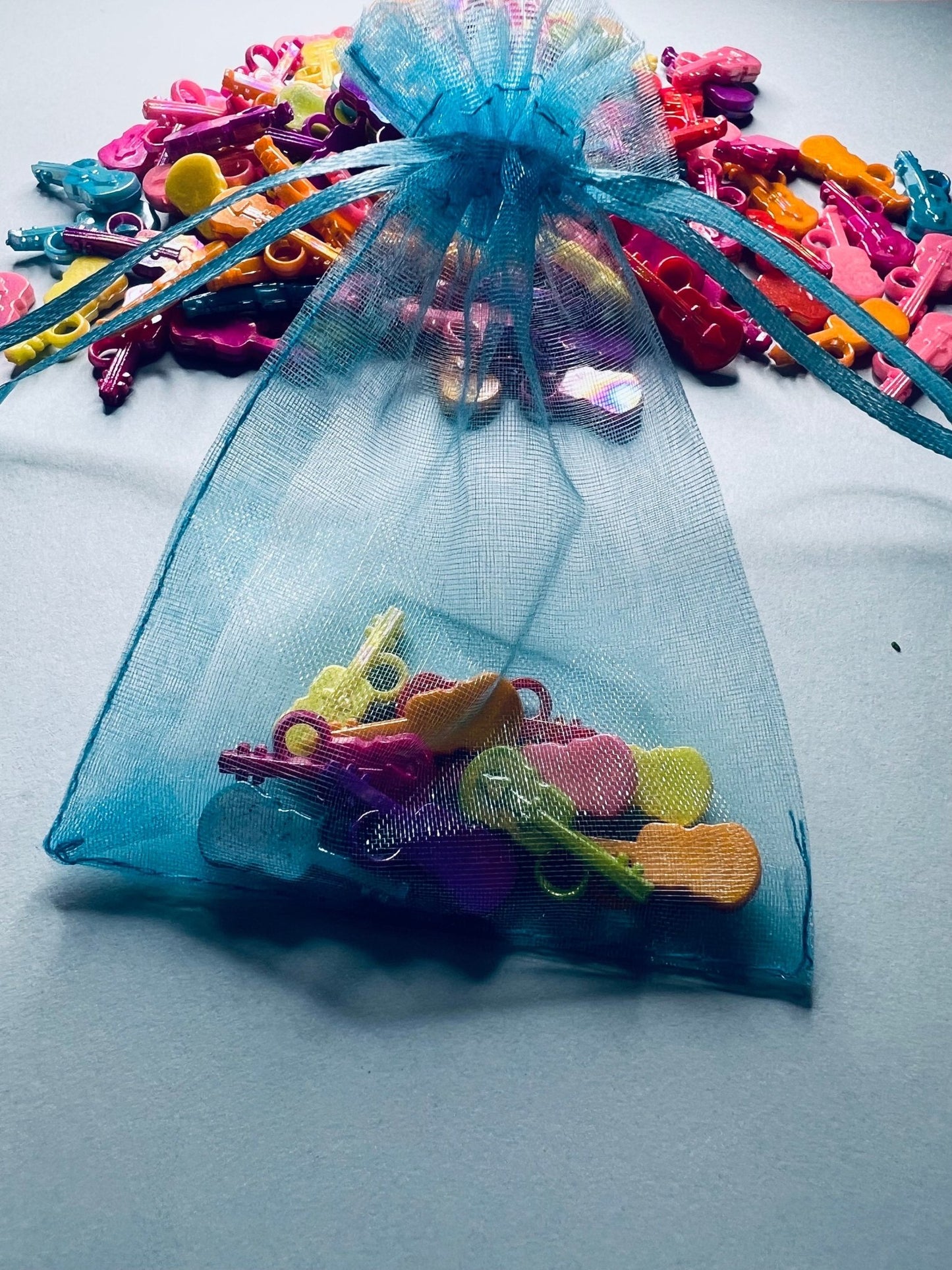 MICRO Miniature Violins - Mini Viola Object - Bag of 5/10 Mini Violins - I Spy Objects - Mini Objects Speech Therapy - Violin Trinkets - Speech and Smile