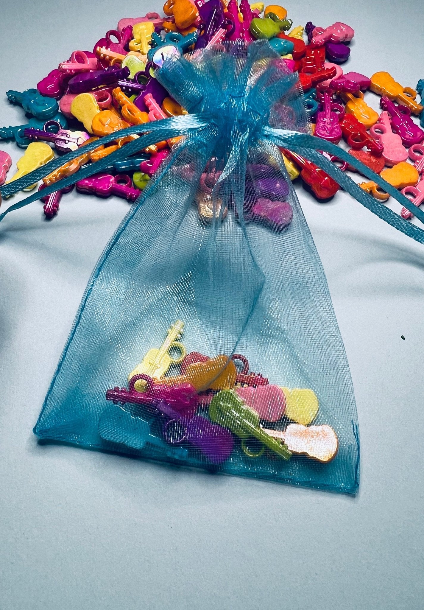 MICRO Miniature Violins - Mini Viola Object - Bag of 5/10 Mini Violins - I Spy Objects - Mini Objects Speech Therapy - Violin Trinkets - Speech and Smile