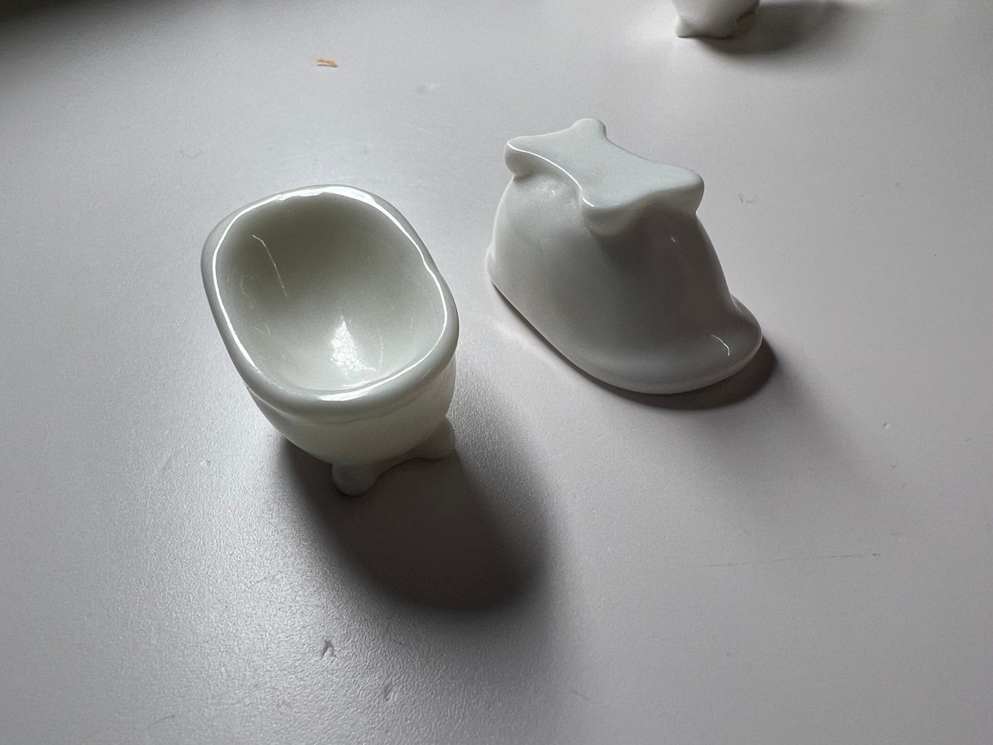 Mini Bathtub Trinket - Language Objects - House Theme Trinkets - Mini Resin Bathtub - Speech Therapy Mini Objects - Speech and Smile