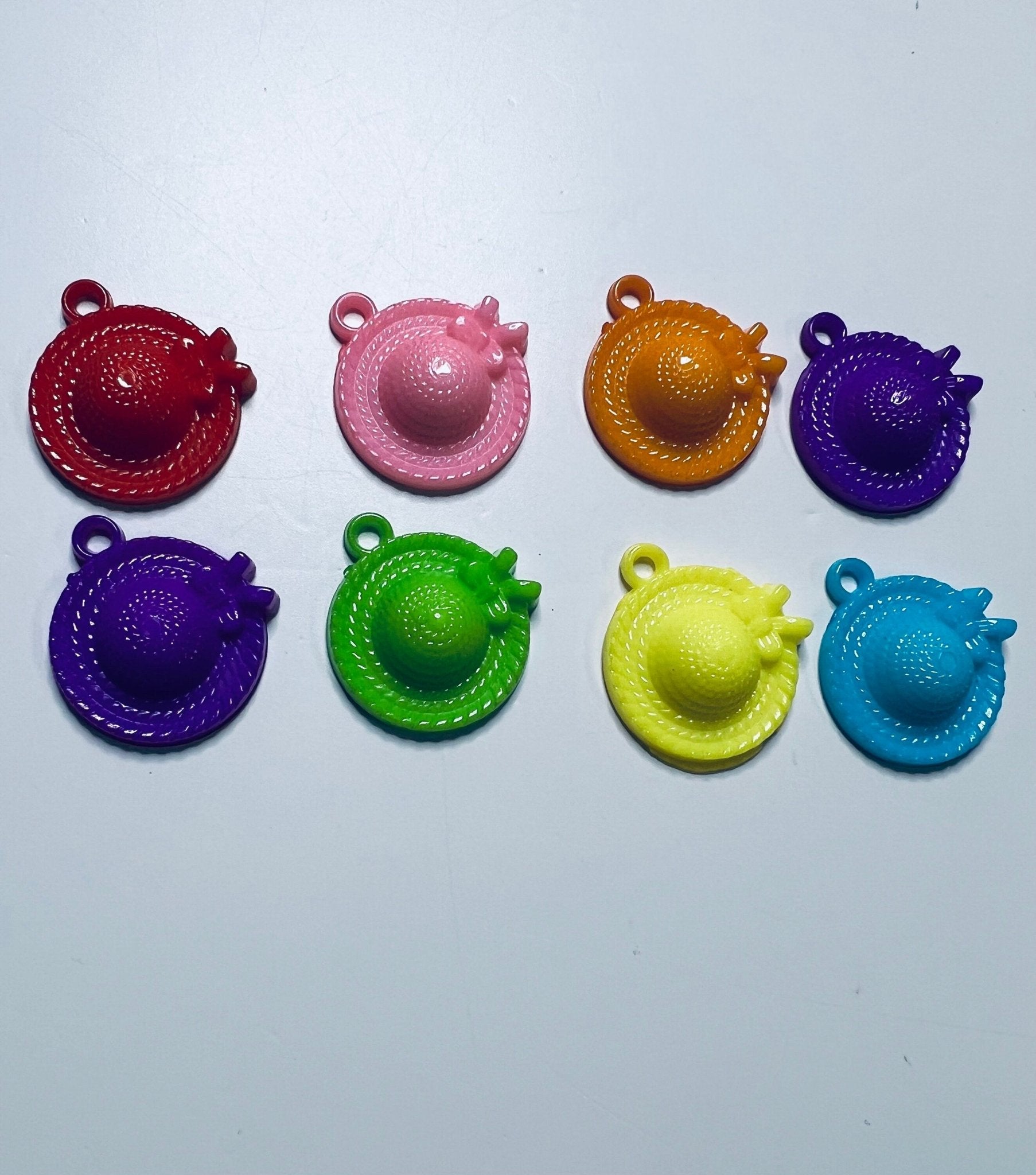 Mini Hat Trinkets - Miniature Sun Hats - Mini Objects fur CVC Words - Speech Therapy Mini Objects - Acrylic Hat Charms - Speech and Smile