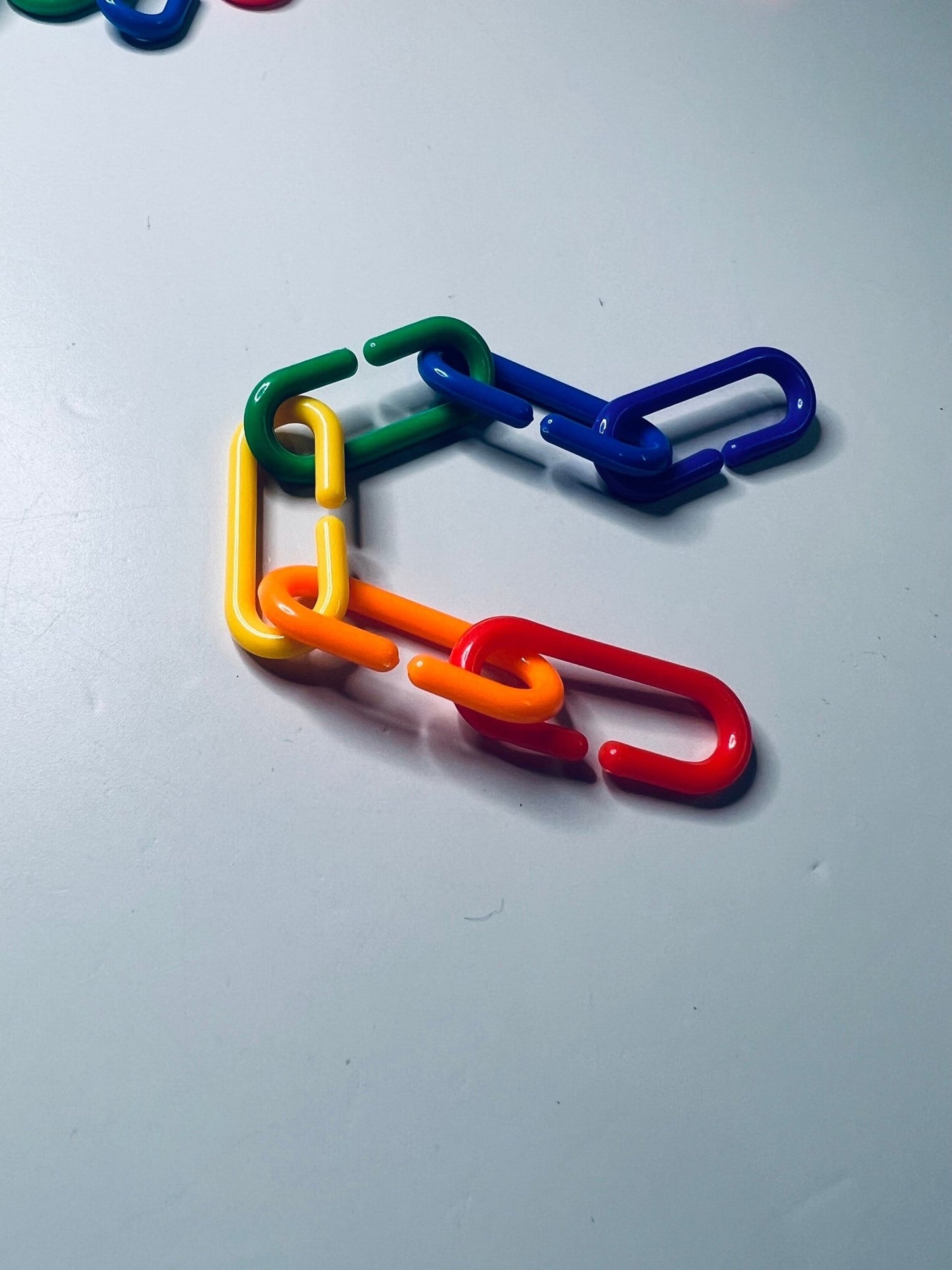 Mini Objects Speech Therapy - Mini Chains - Miniature Links - Montessori Sound Objects for Digraphs - Trinkets - Doodads - Speech and Smile