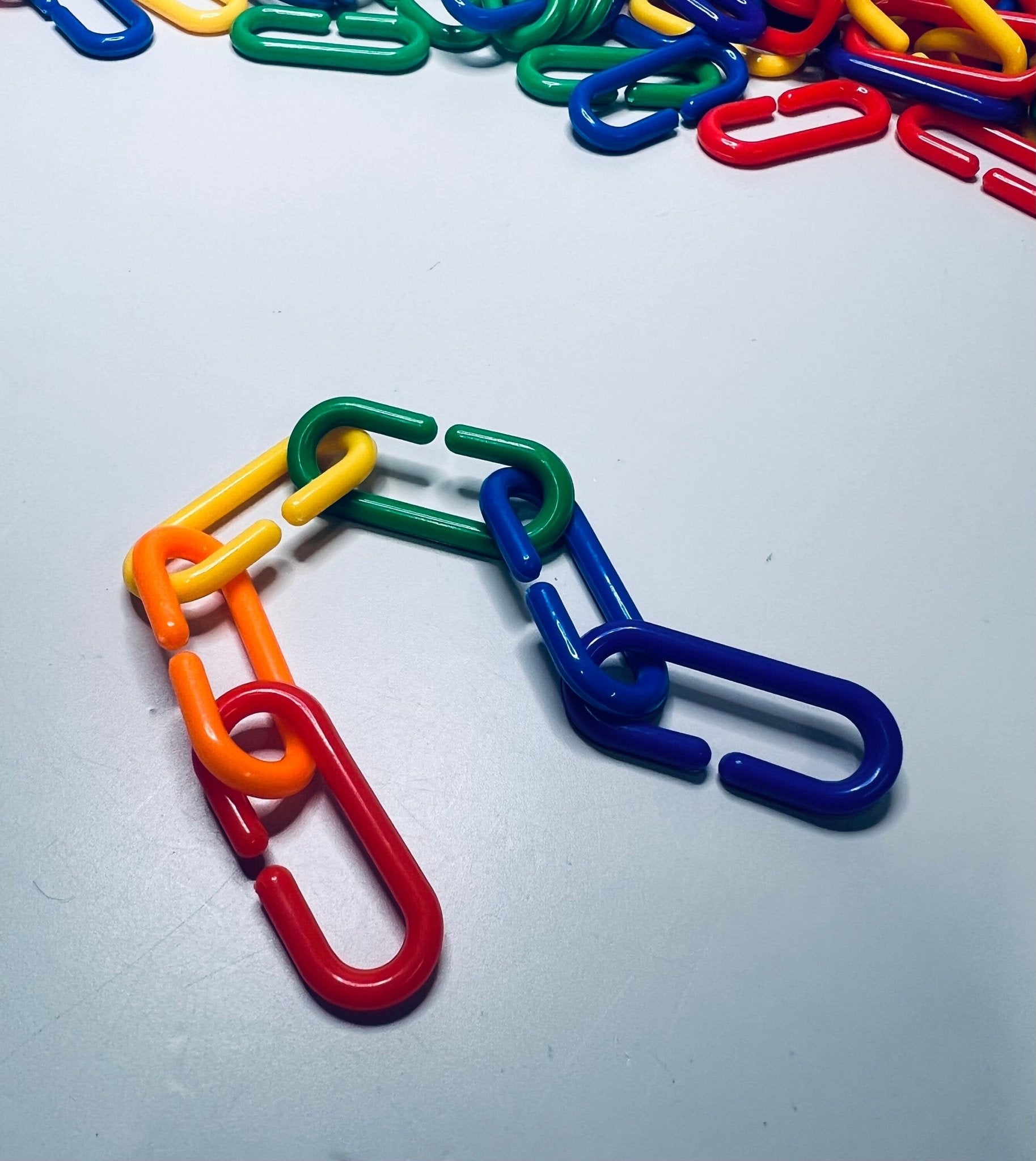 Mini Objects Speech Therapy - Mini Chains - Miniature Links - Montessori Sound Objects for Digraphs - Trinkets - Doodads - Speech and Smile