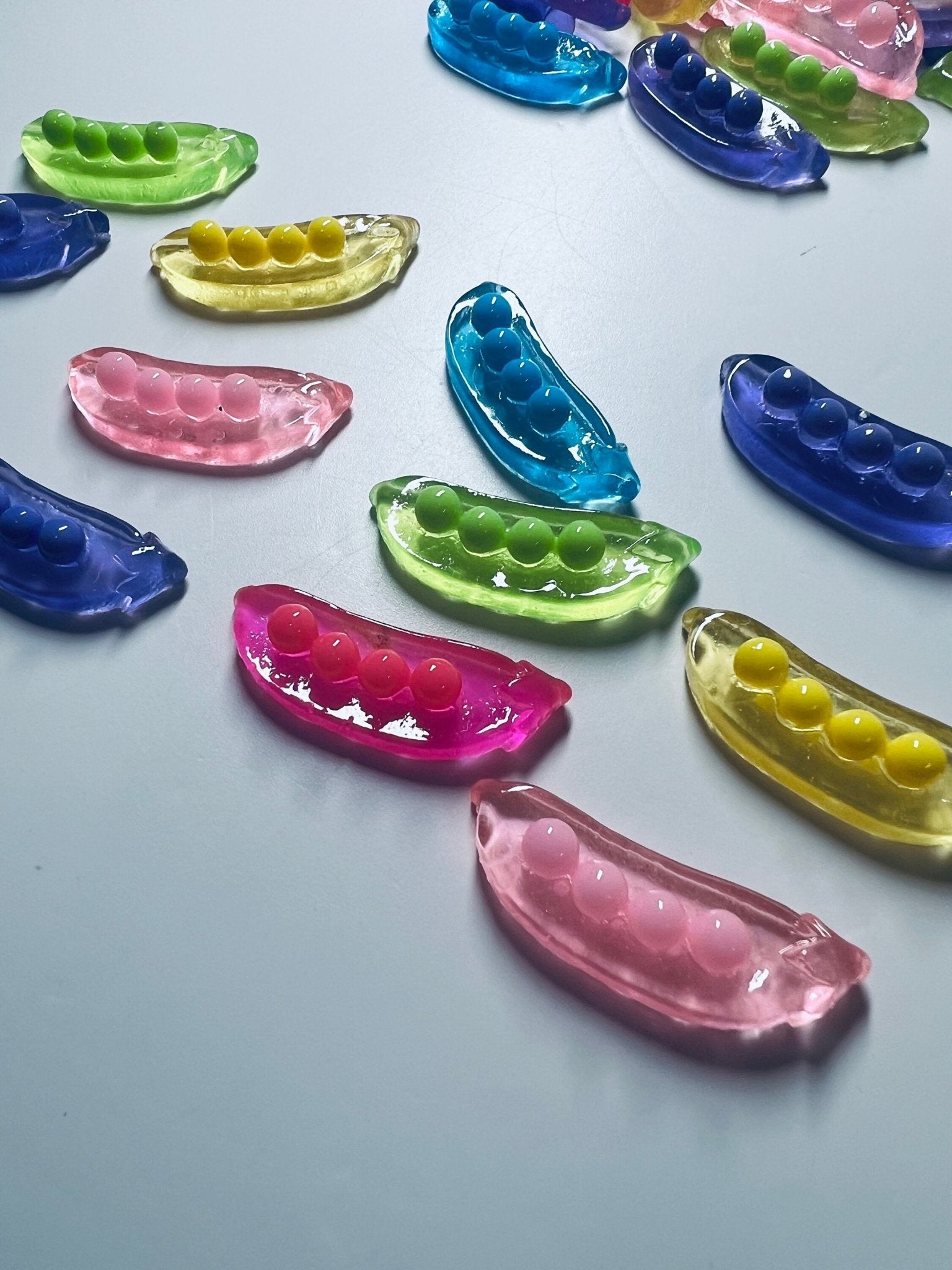 Mini PEA POD Trinkets - Mini Food Objects - Doodads - Resin Bean Trinkets - Speech and Smile