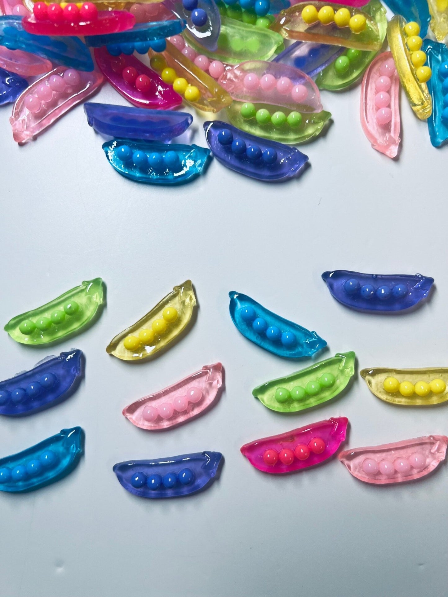 Mini PEA POD Trinkets - Mini Food Objects - Doodads - Resin Bean Trinkets - Speech and Smile