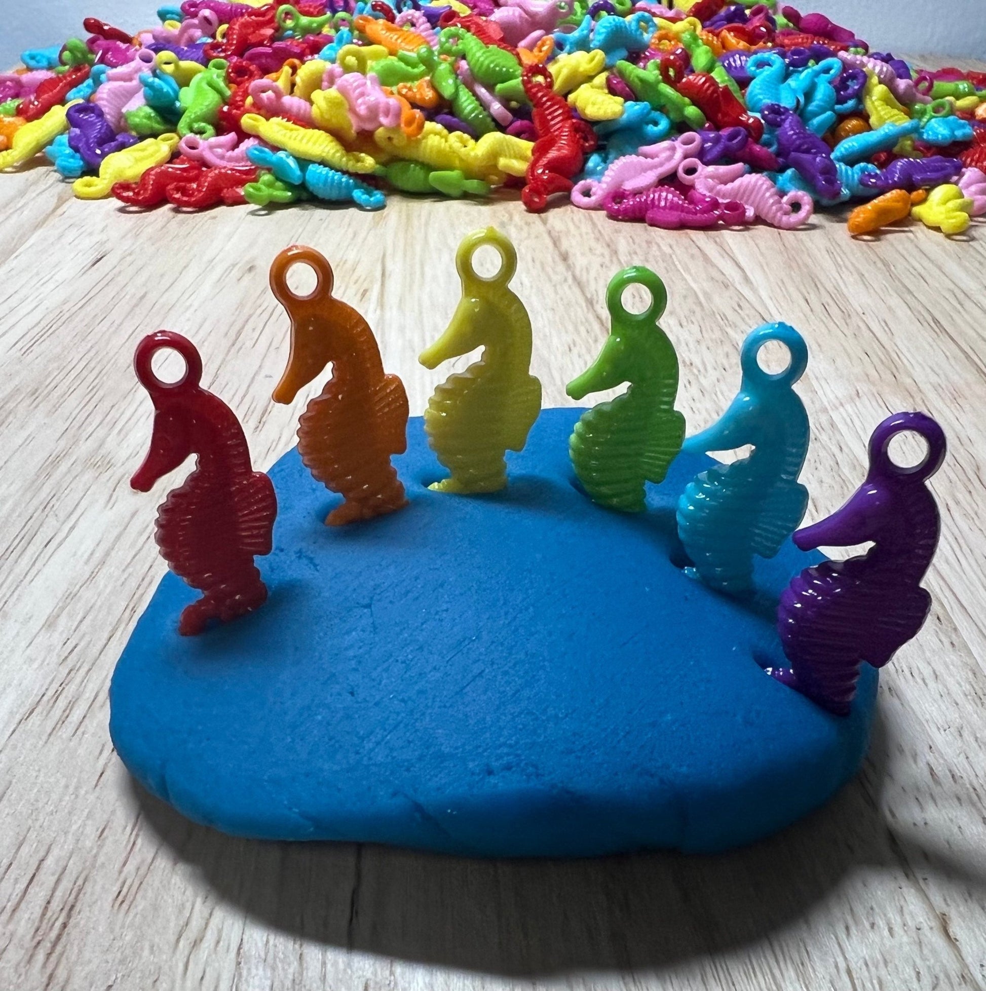 Mini SEAHORSE - I Spy Trinkets - Ocean Theme Objects - Mini Acrylic Seahorse - Seahorse Charms - Minis for Speech Therapy - Sound Objects Montessori - Speech and Smile