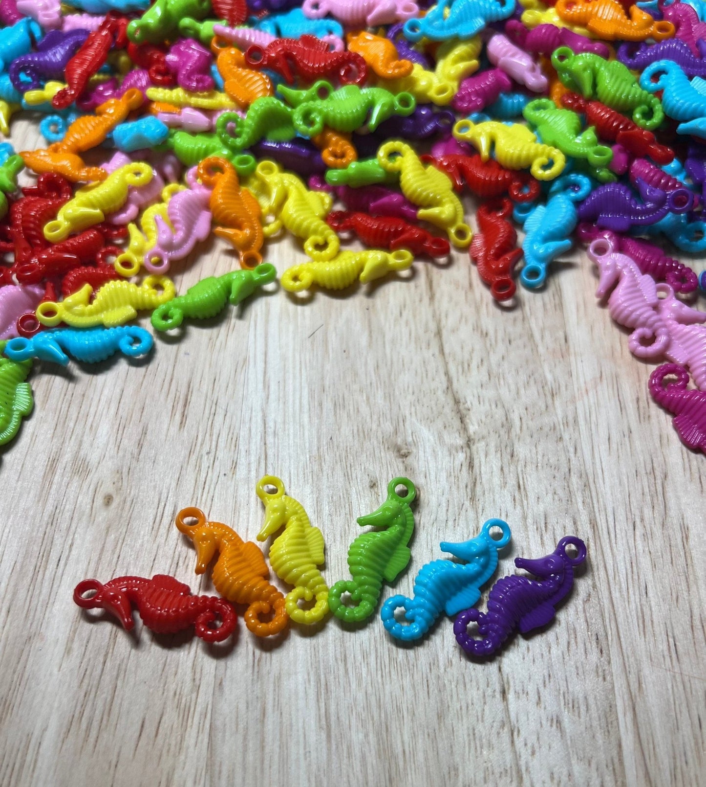 Mini SEAHORSE - I Spy Trinkets - Ocean Theme Objects - Mini Acrylic Seahorse - Seahorse Charms - Minis for Speech Therapy - Sound Objects Montessori - Speech and Smile