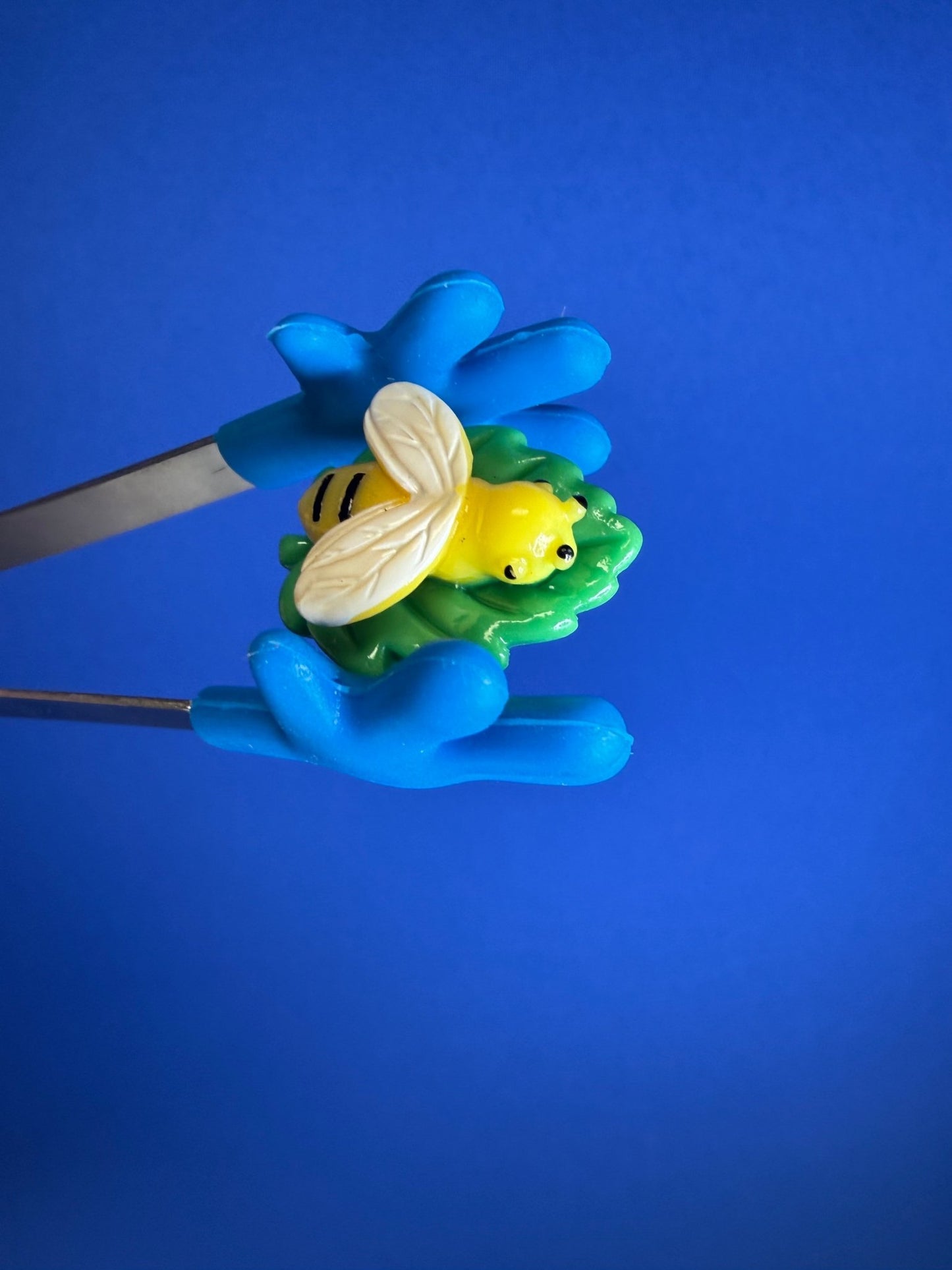 Miniature Bee on a Leaf - Bug Theme Minis Speech Therapy - Speech and Smile