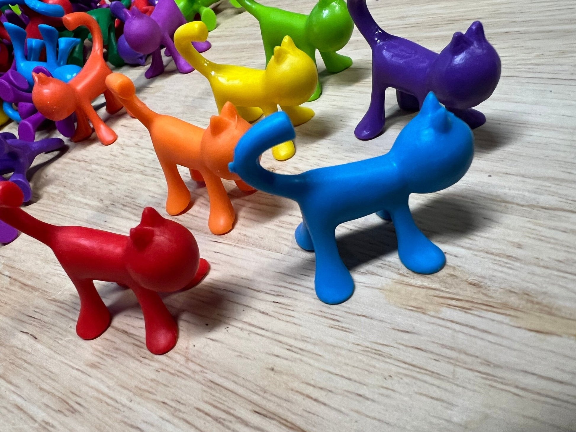 Miniature Cat Counters Mini Cat Trinket Kitten Object - Pet Theme Mini Objects Speech Therapy - Speech and Smile