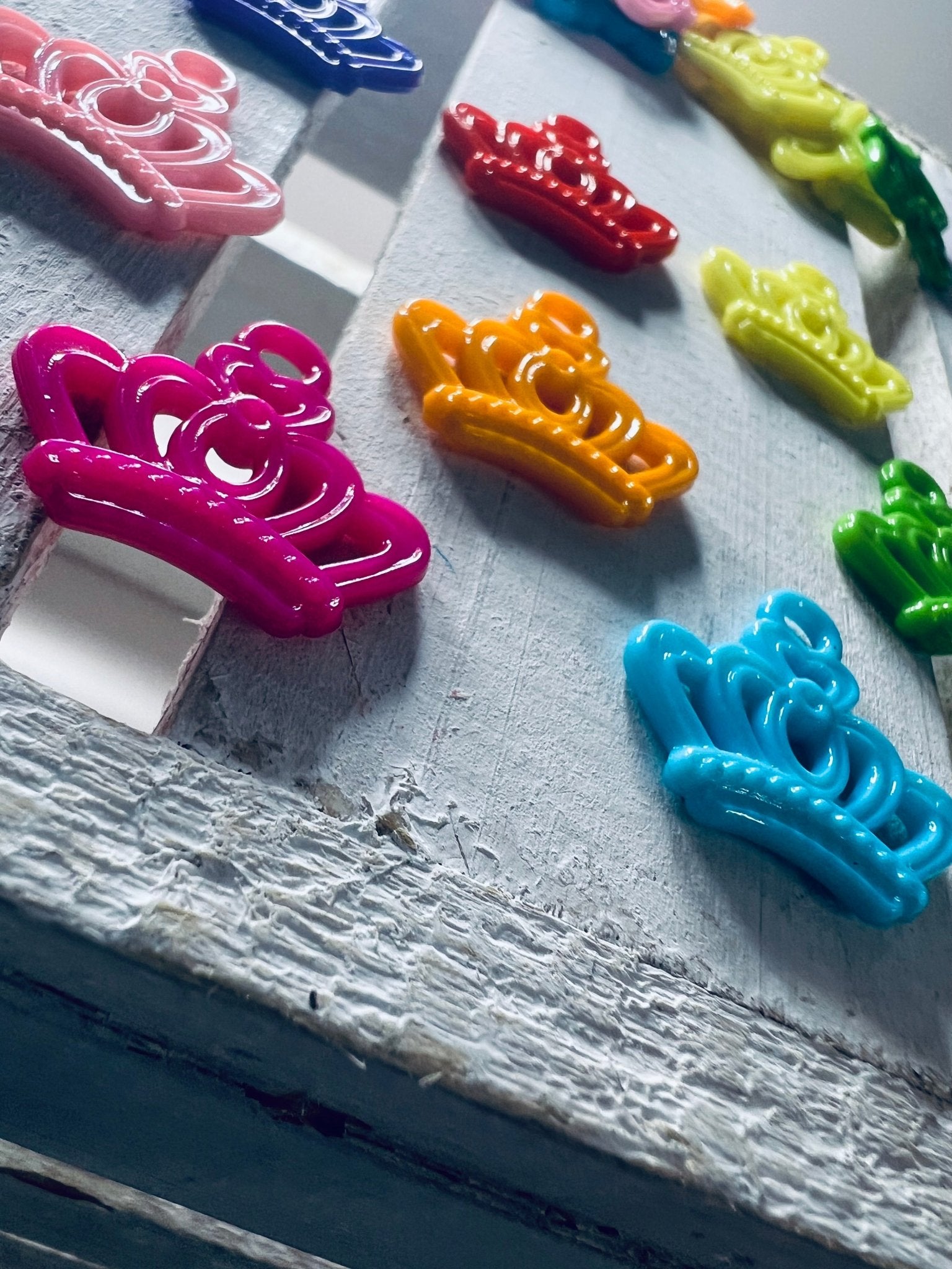 Miniature CROWN Trinket Mini Objects for Speech Sounds Letter Q Objects Queen Trinket Doodads Speech Therapy Mini Objects - Speech and Smile