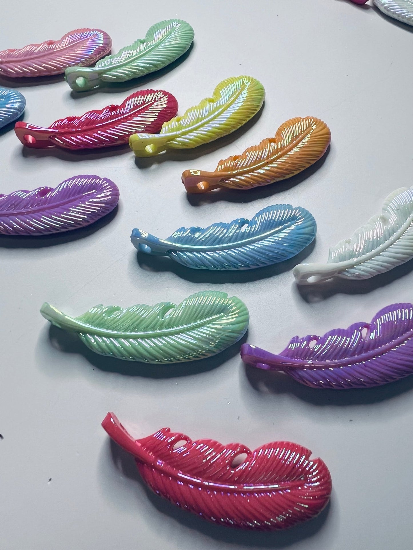 Miniature Feather Trinket Acrylic Feather Charm Speech Therapy Mini Objects Voiced TH Sound - Speech and Smile