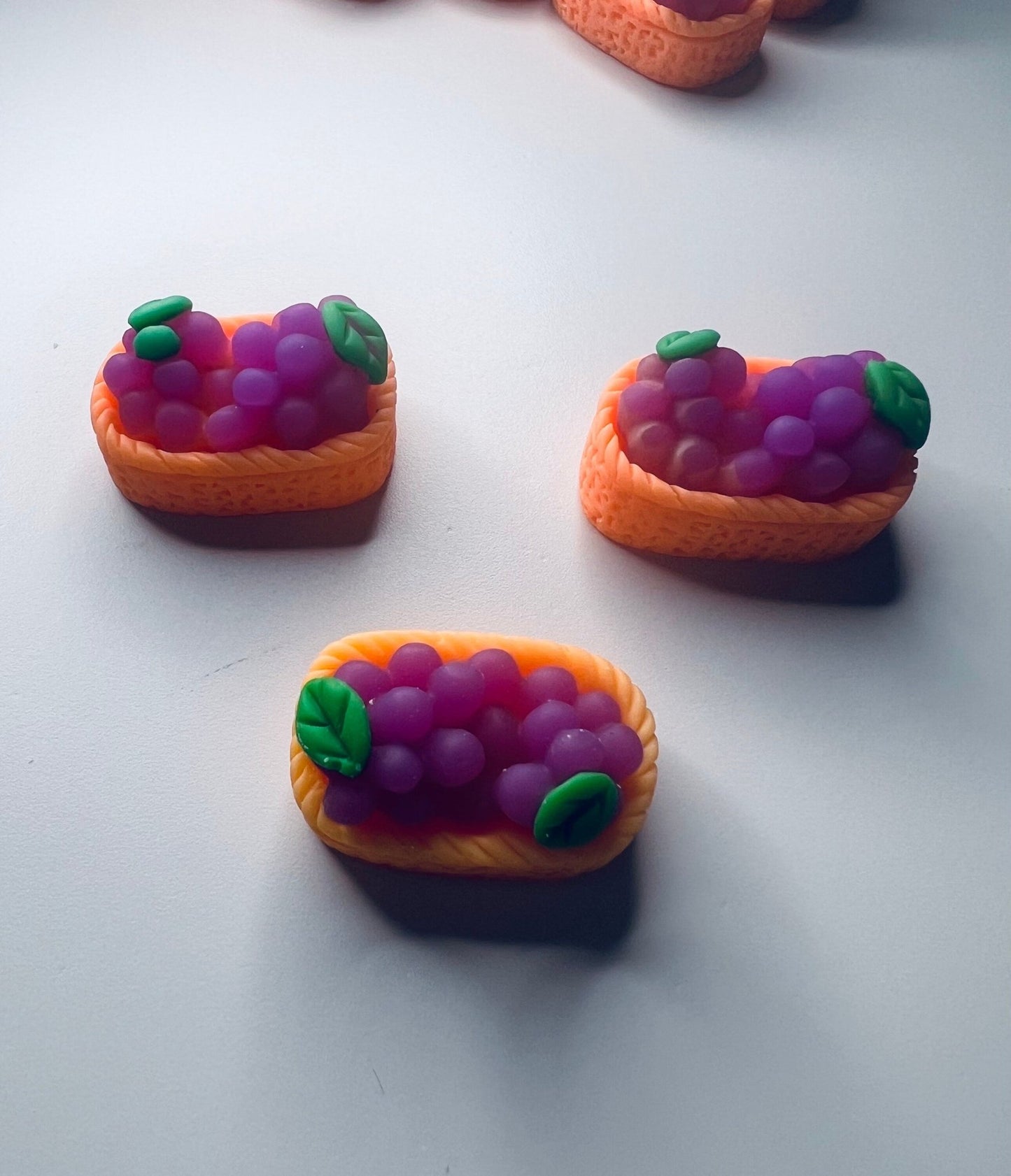 Miniature Grapes Fruit Basket - Fruit Trinkets - Mini Grapes Objects Speech Montessori - Miniature Objects for Dollhouse Trinkets - Speech and Smile