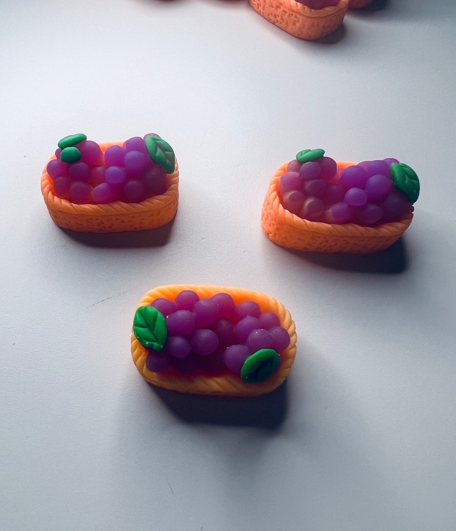 Miniature Grapes Fruit Basket - Fruit Trinkets - Mini Grapes Objects Speech Montessori - Miniature Objects for Dollhouse Trinkets - Speech and Smile