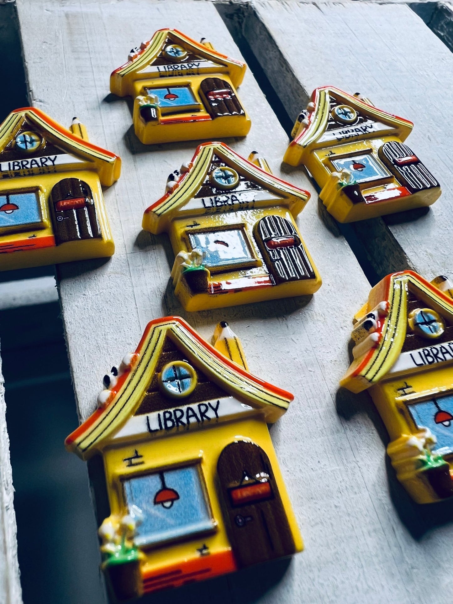 Miniature Library Trinket - Minis for Speech Therapy Community Helper Mini Objects - Speech and Smile