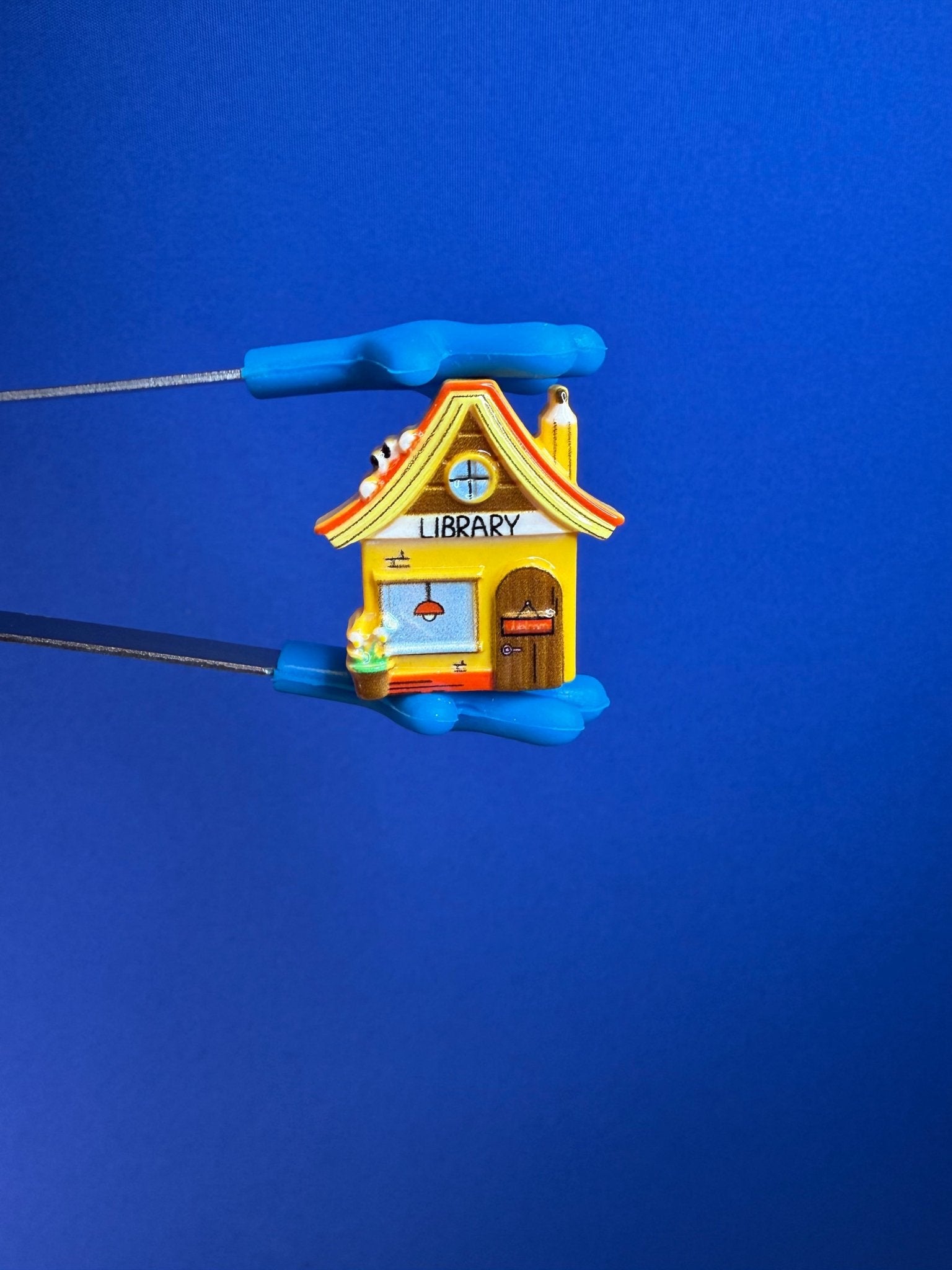Miniature Library Trinket - Minis for Speech Therapy Community Helper Mini Objects - Speech and Smile