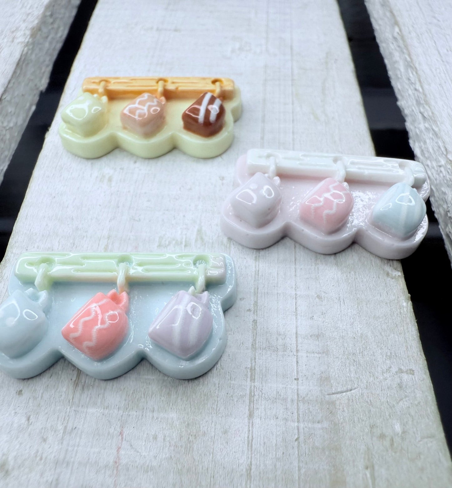 Miniature Mug Holder with Mini Mugs – Kitchen Theme Mini Objects – Speech Therapy Trinkets – Doodads – Miniatures for Play & Learning - Speech and Smile