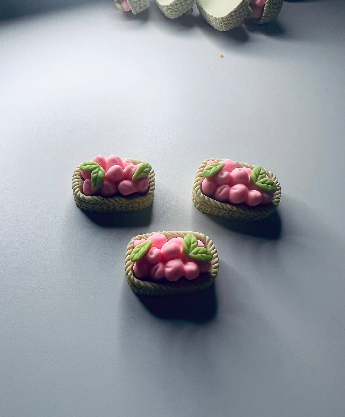 Miniature Peach Fruit Basket - Fruit Trinkets - Mini Peach Objects Speech Montessori - Miniature Objects for Dollhouse Trinkets - Speech and Smile